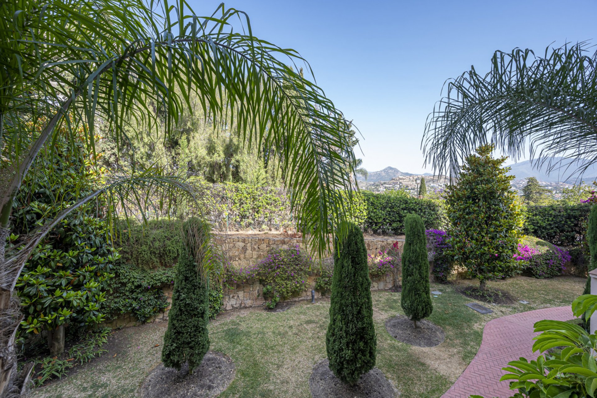 Resale - Apartment - Middle Floor Apartment - Estepona - Estepona Centro