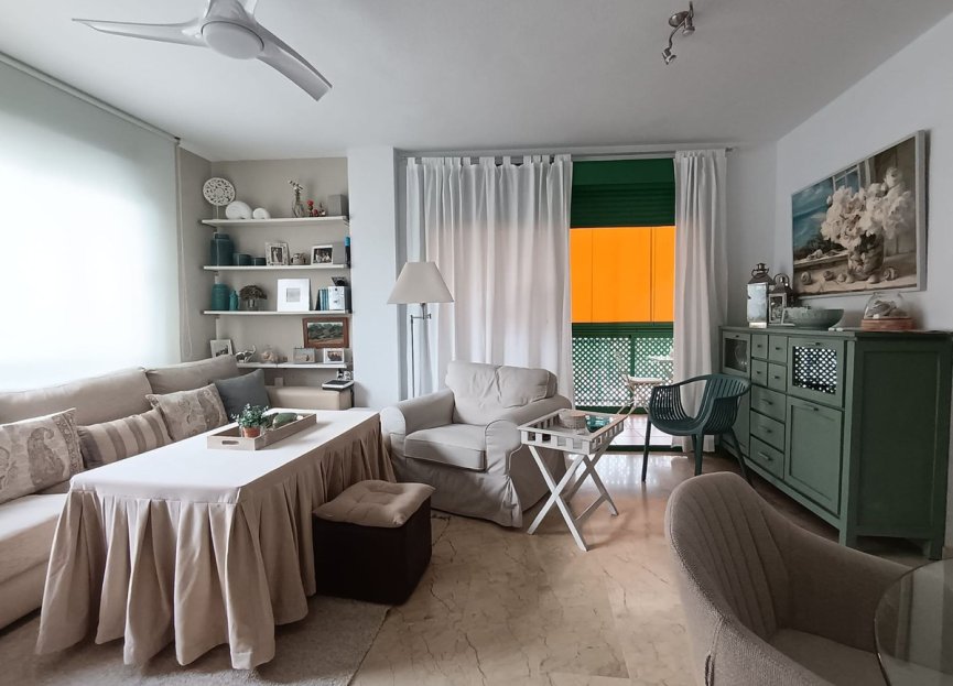 Resale - Apartment - Middle Floor Apartment - Estepona - Estepona Centro