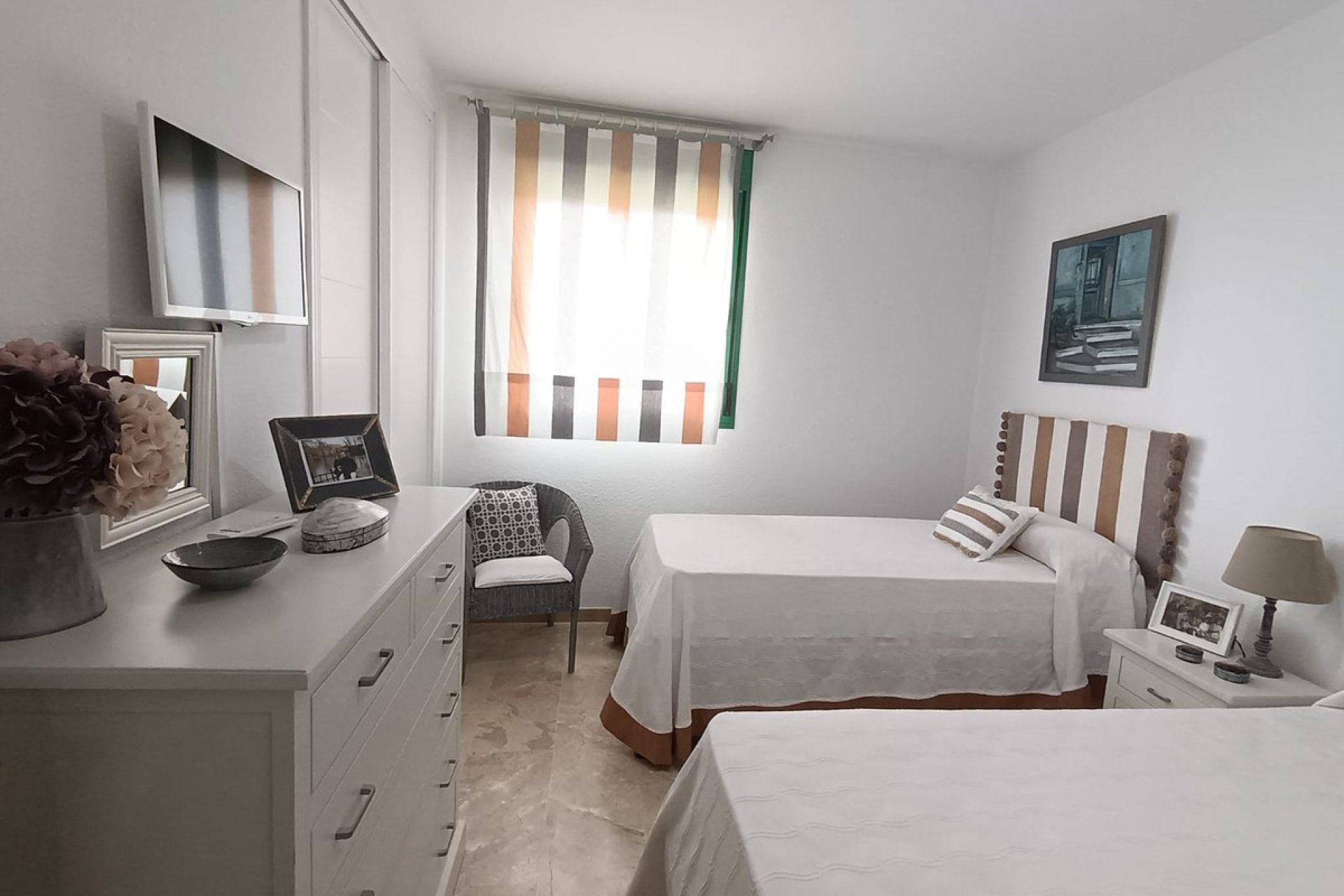 Resale - Apartment - Middle Floor Apartment - Estepona - Estepona Centro