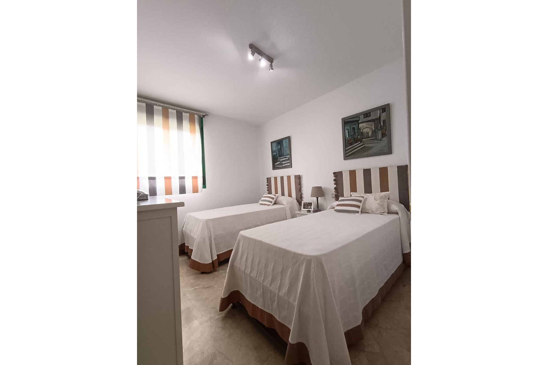 Resale - Apartment - Middle Floor Apartment - Estepona - Estepona Centro