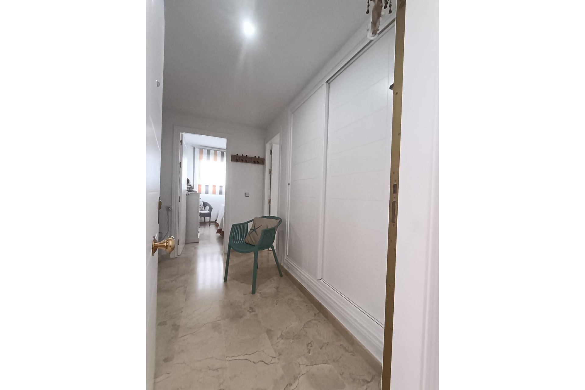 Resale - Apartment - Middle Floor Apartment - Estepona - Estepona Centro