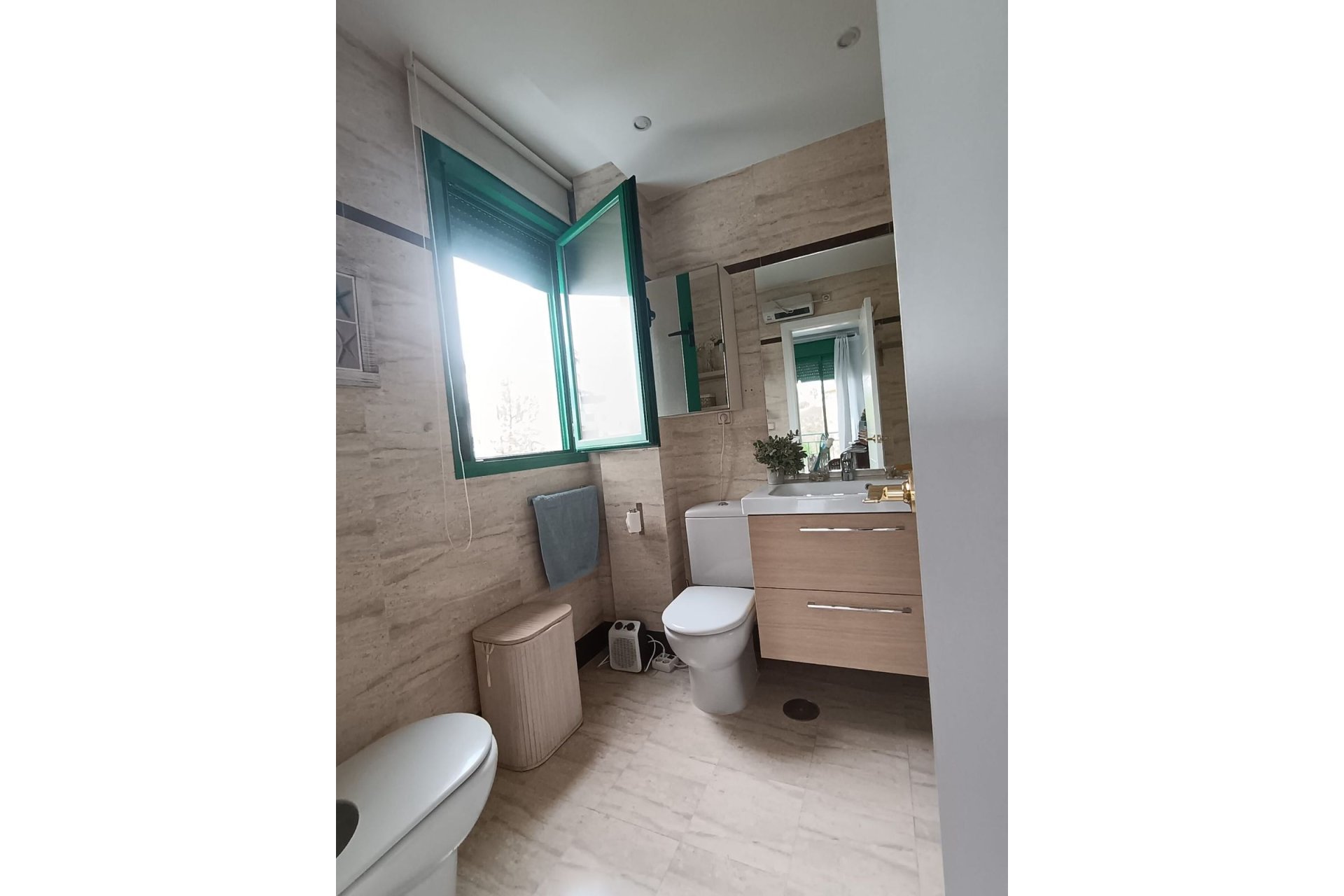 Resale - Apartment - Middle Floor Apartment - Estepona - Estepona Centro