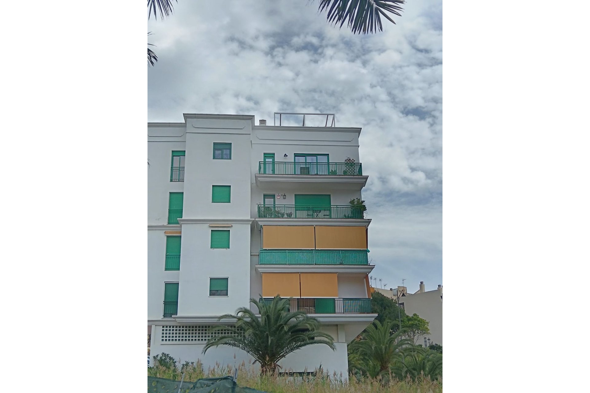 Resale - Apartment - Middle Floor Apartment - Estepona - Estepona Centro