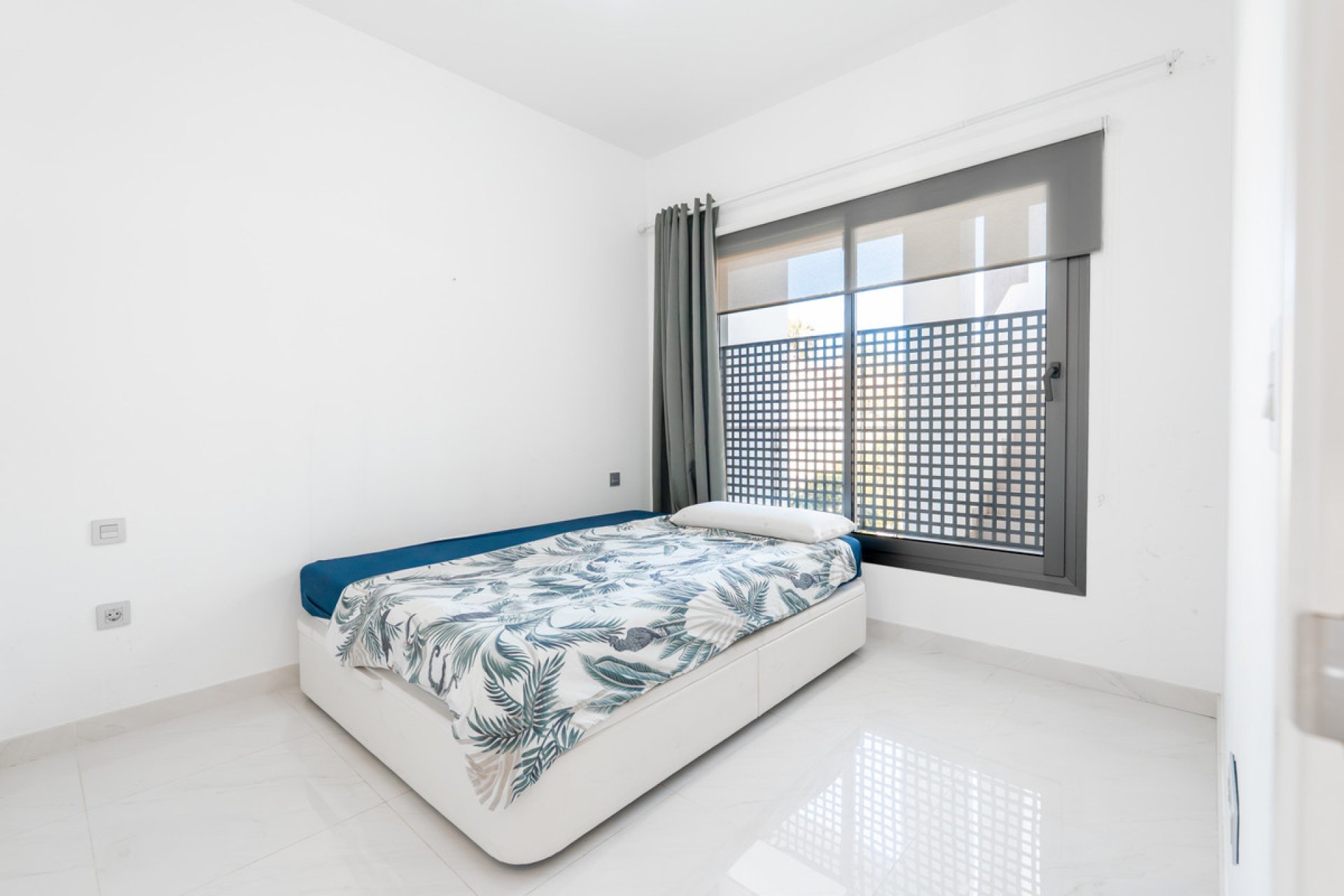 Resale - Apartment - Middle Floor Apartment - Estepona - Estepona Centro