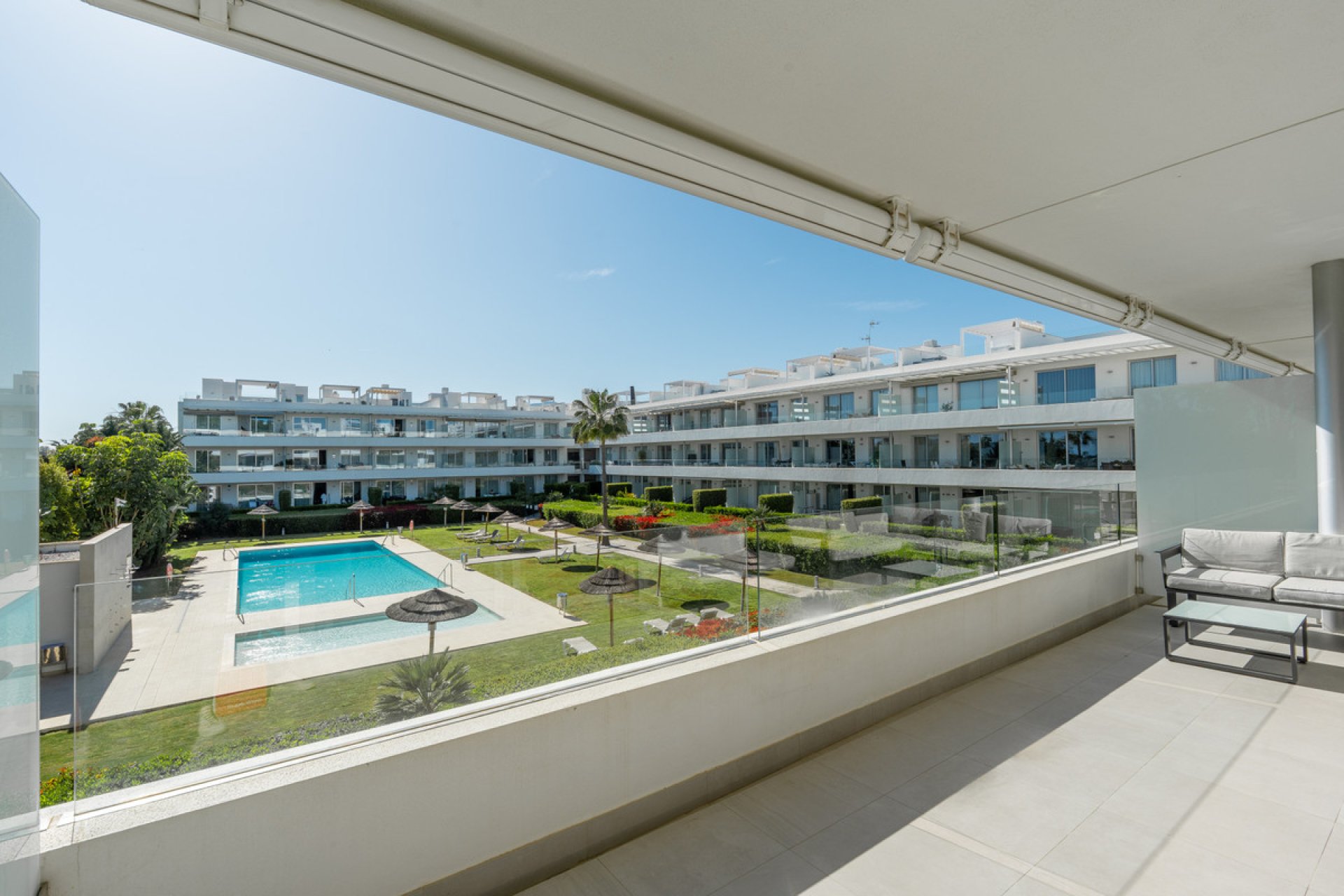 Resale - Apartment - Middle Floor Apartment - Estepona - Estepona Centro