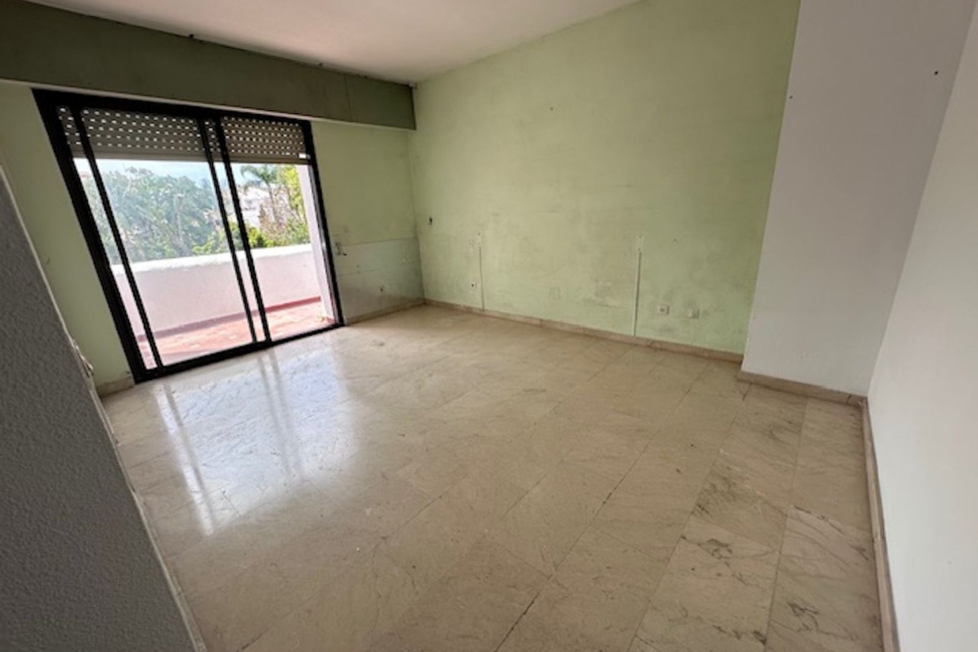 Resale - Apartment - Middle Floor Apartment - Estepona - Estepona Centro