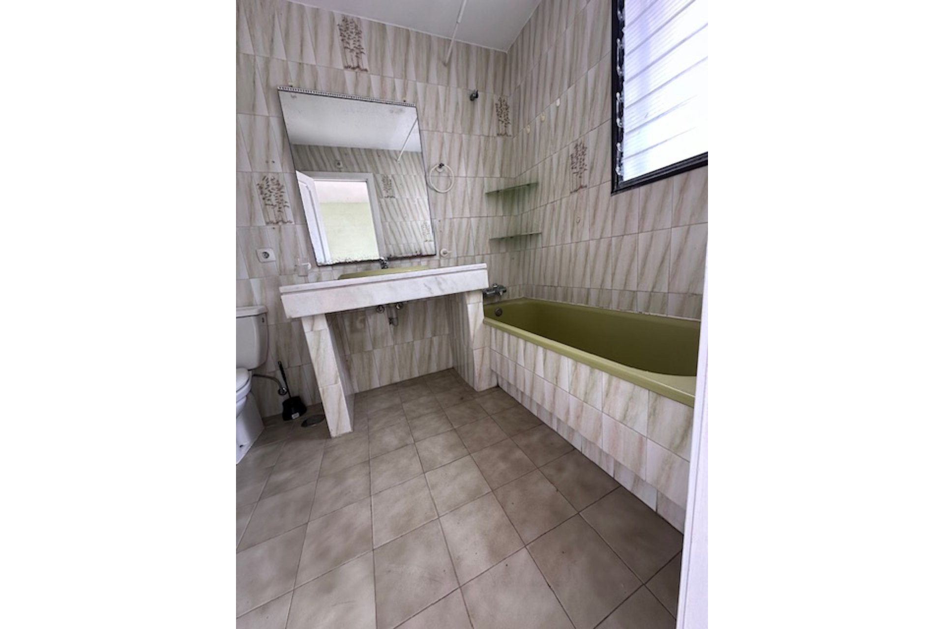 Resale - Apartment - Middle Floor Apartment - Estepona - Estepona Centro