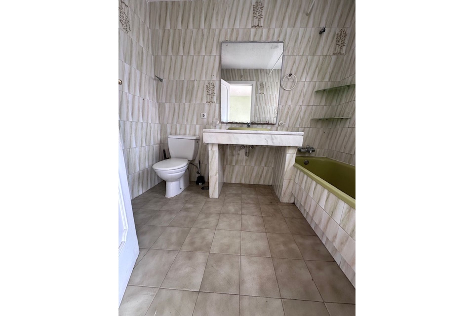 Resale - Apartment - Middle Floor Apartment - Estepona - Estepona Centro