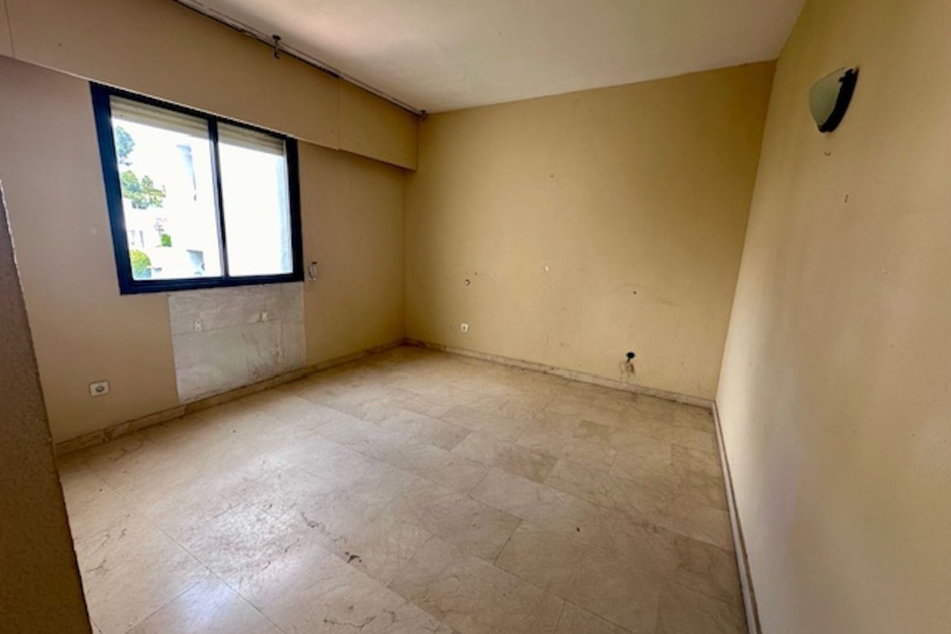 Resale - Apartment - Middle Floor Apartment - Estepona - Estepona Centro