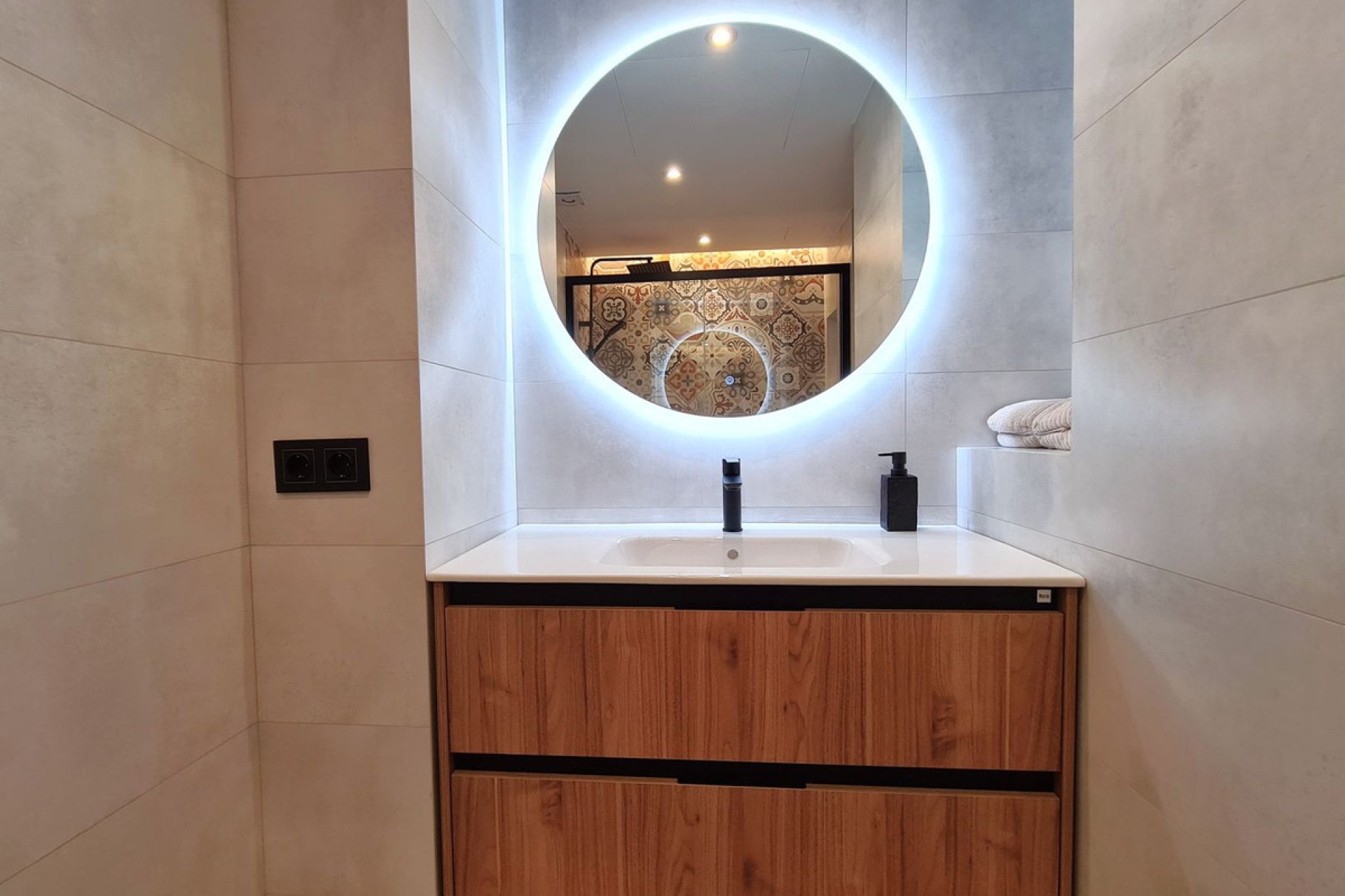 Resale - Apartment - Middle Floor Apartment - Estepona - Estepona Centro