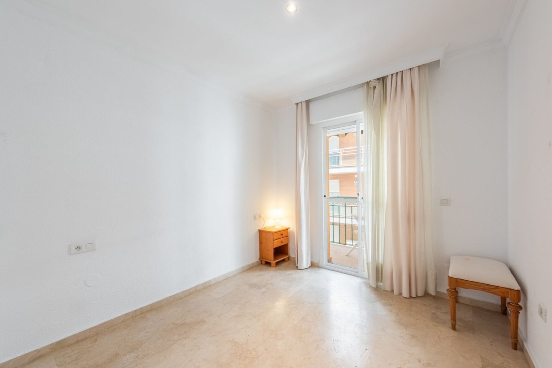 Resale - Apartment - Middle Floor Apartment - Estepona - Estepona Centro