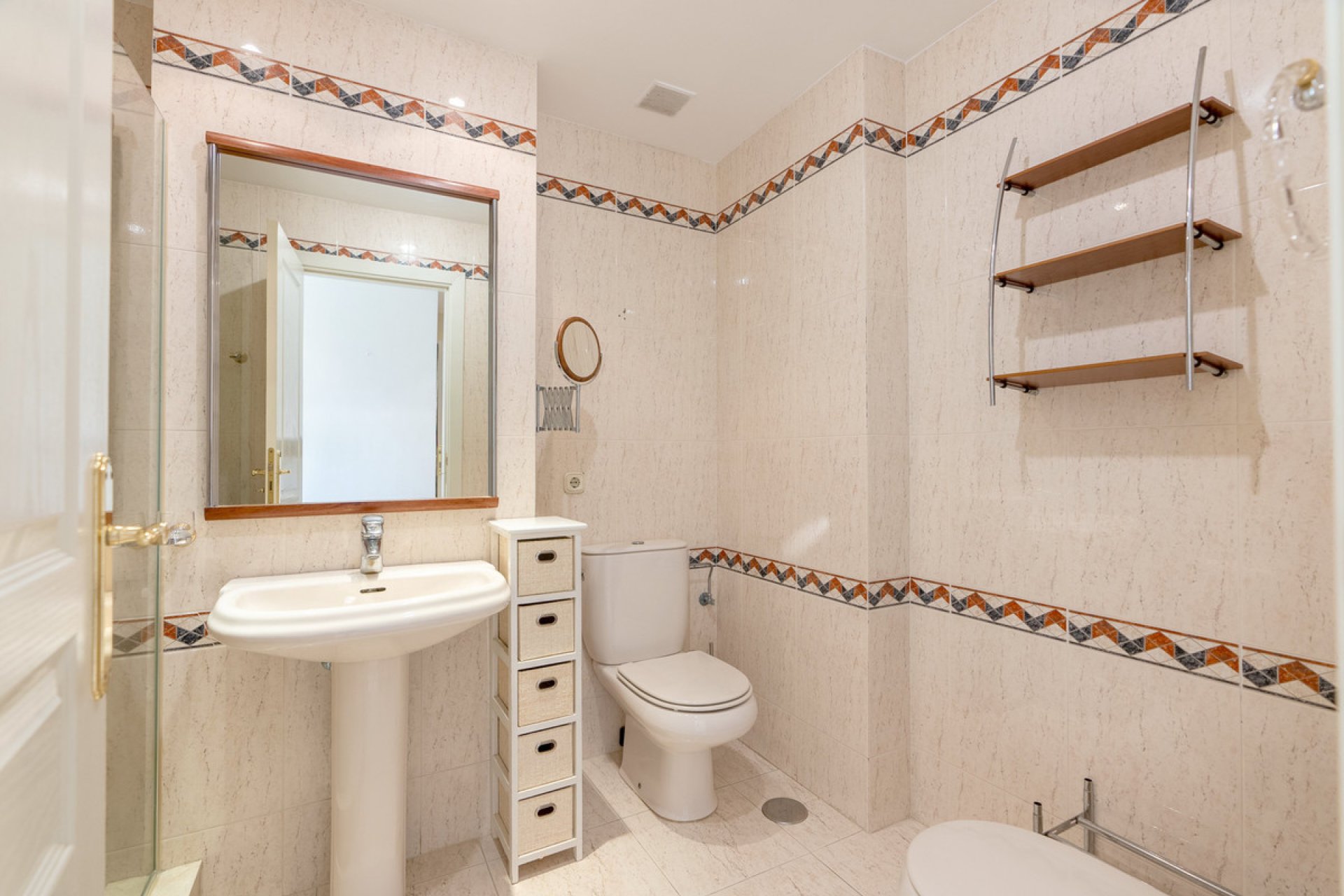 Resale - Apartment - Middle Floor Apartment - Estepona - Estepona Centro