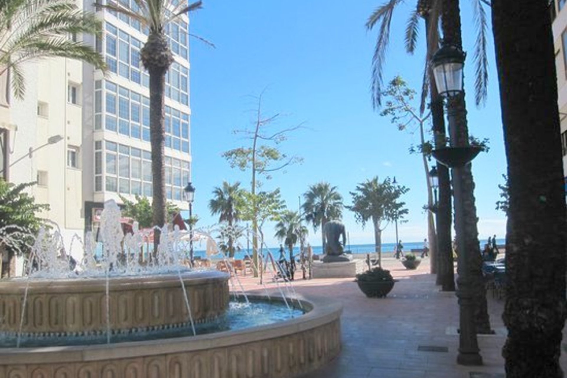 Resale - Apartment - Middle Floor Apartment - Estepona - Estepona Centro