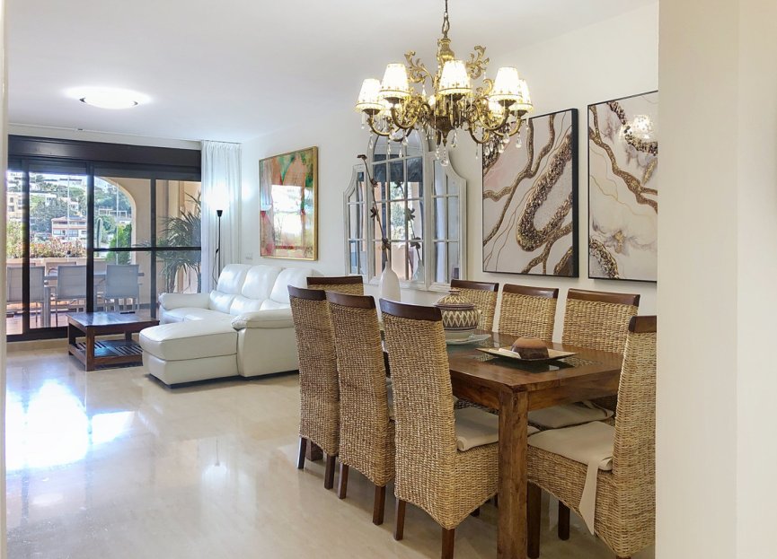 Resale - Apartment - Middle Floor Apartment - Estepona - Estepona Centro