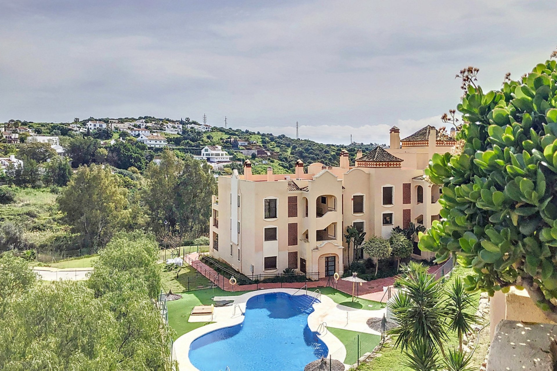 Resale - Apartment - Middle Floor Apartment - Estepona - Estepona Centro