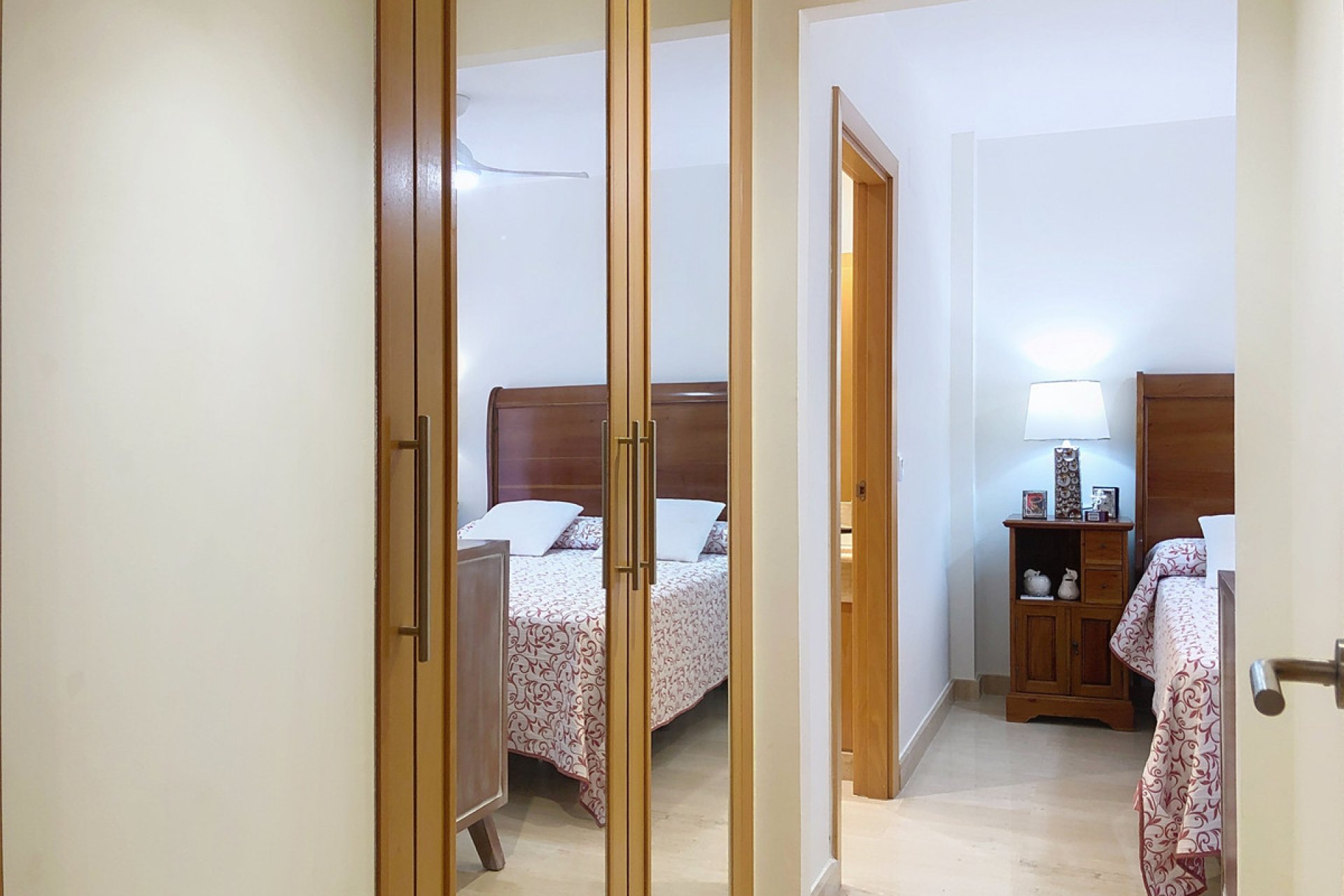 Resale - Apartment - Middle Floor Apartment - Estepona - Estepona Centro