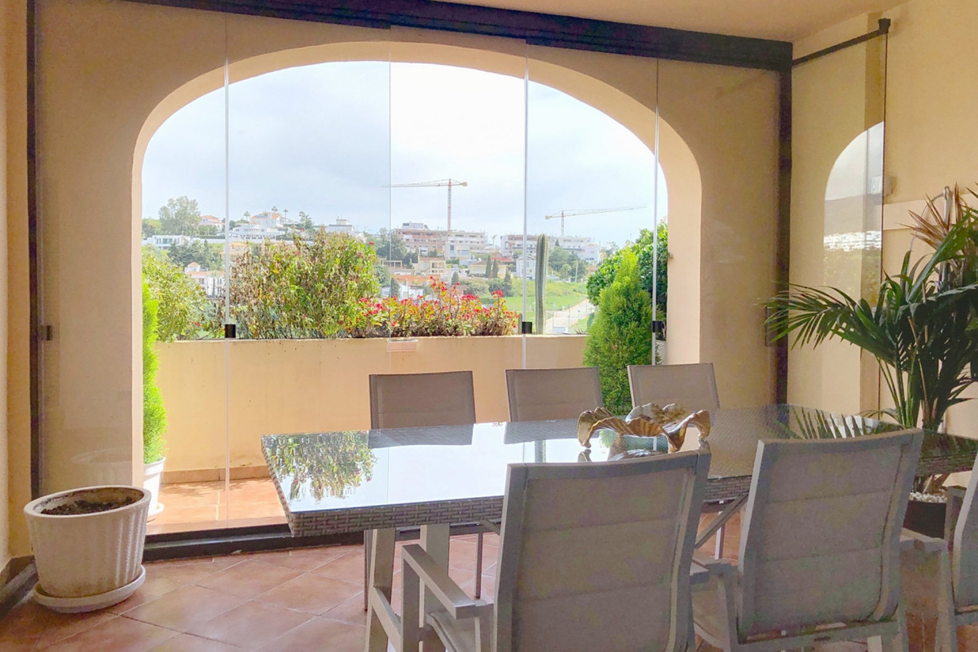 Resale - Apartment - Middle Floor Apartment - Estepona - Estepona Centro