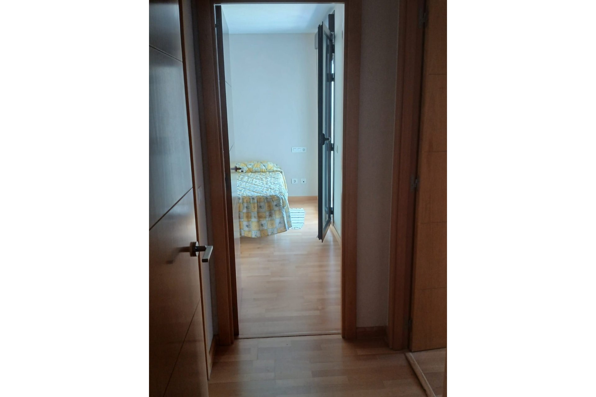 Resale - Apartment - Middle Floor Apartment - Estepona - Estepona Centro