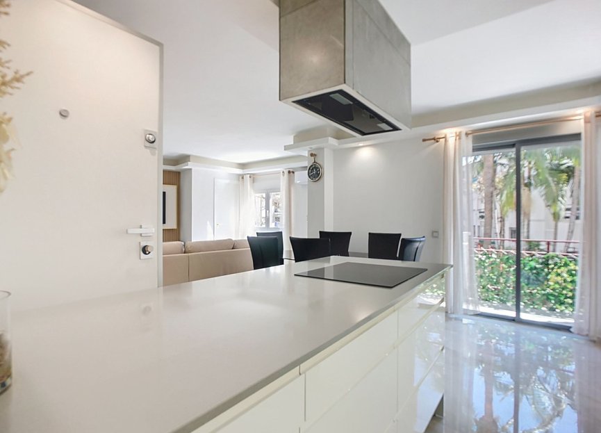 Resale - Apartment - Middle Floor Apartment - Estepona - Estepona Centro