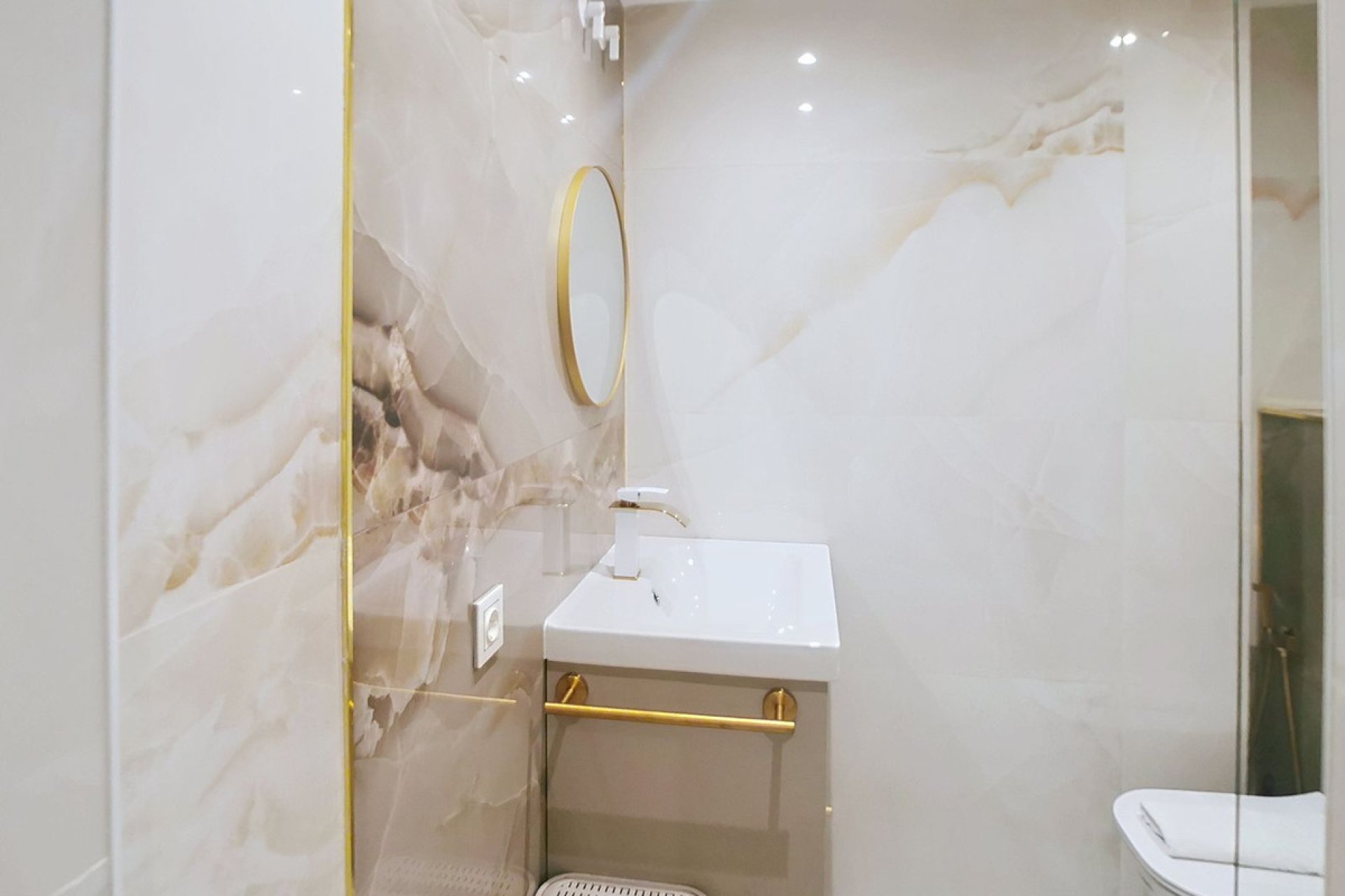 Resale - Apartment - Middle Floor Apartment - Estepona - Estepona Centro