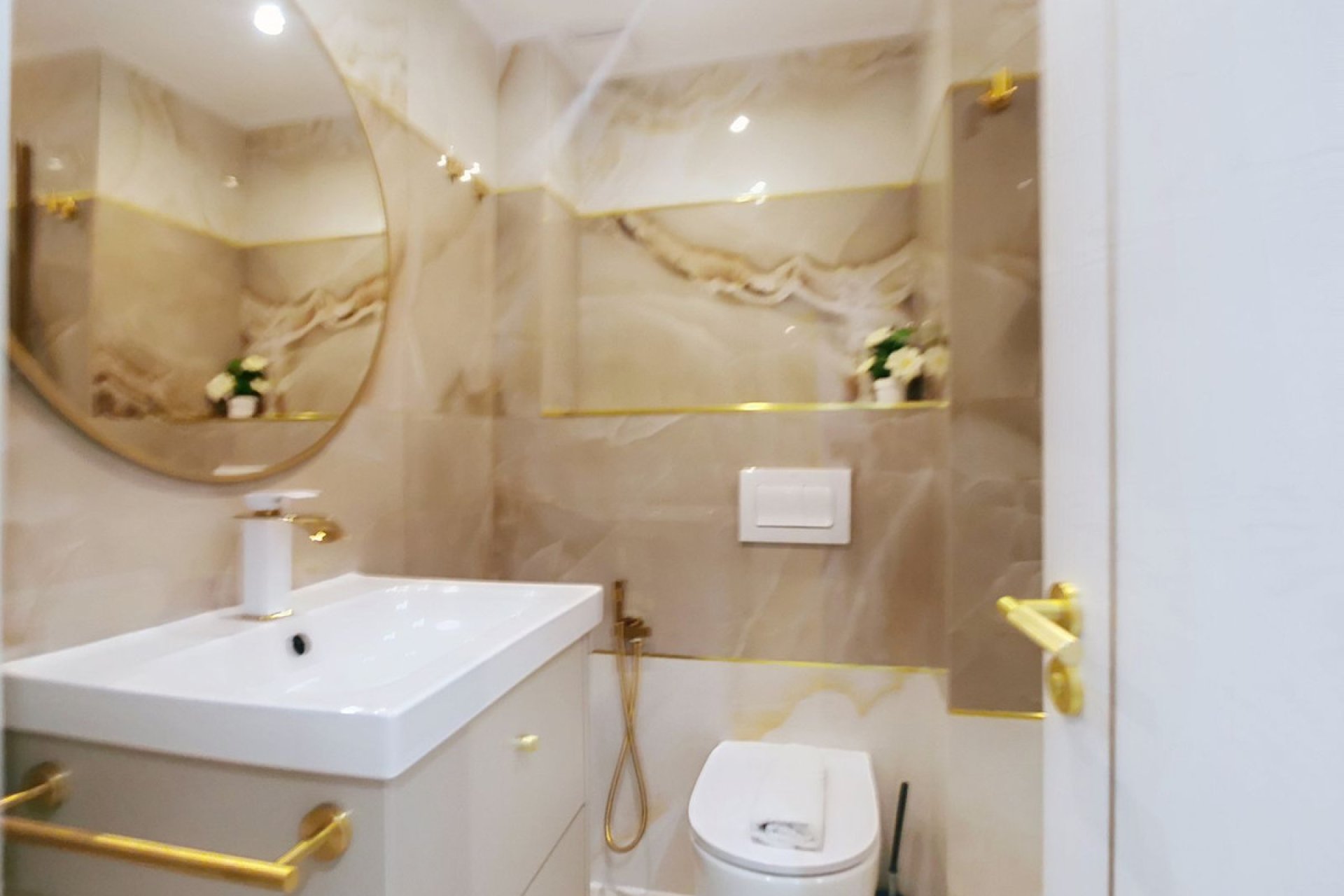 Resale - Apartment - Middle Floor Apartment - Estepona - Estepona Centro