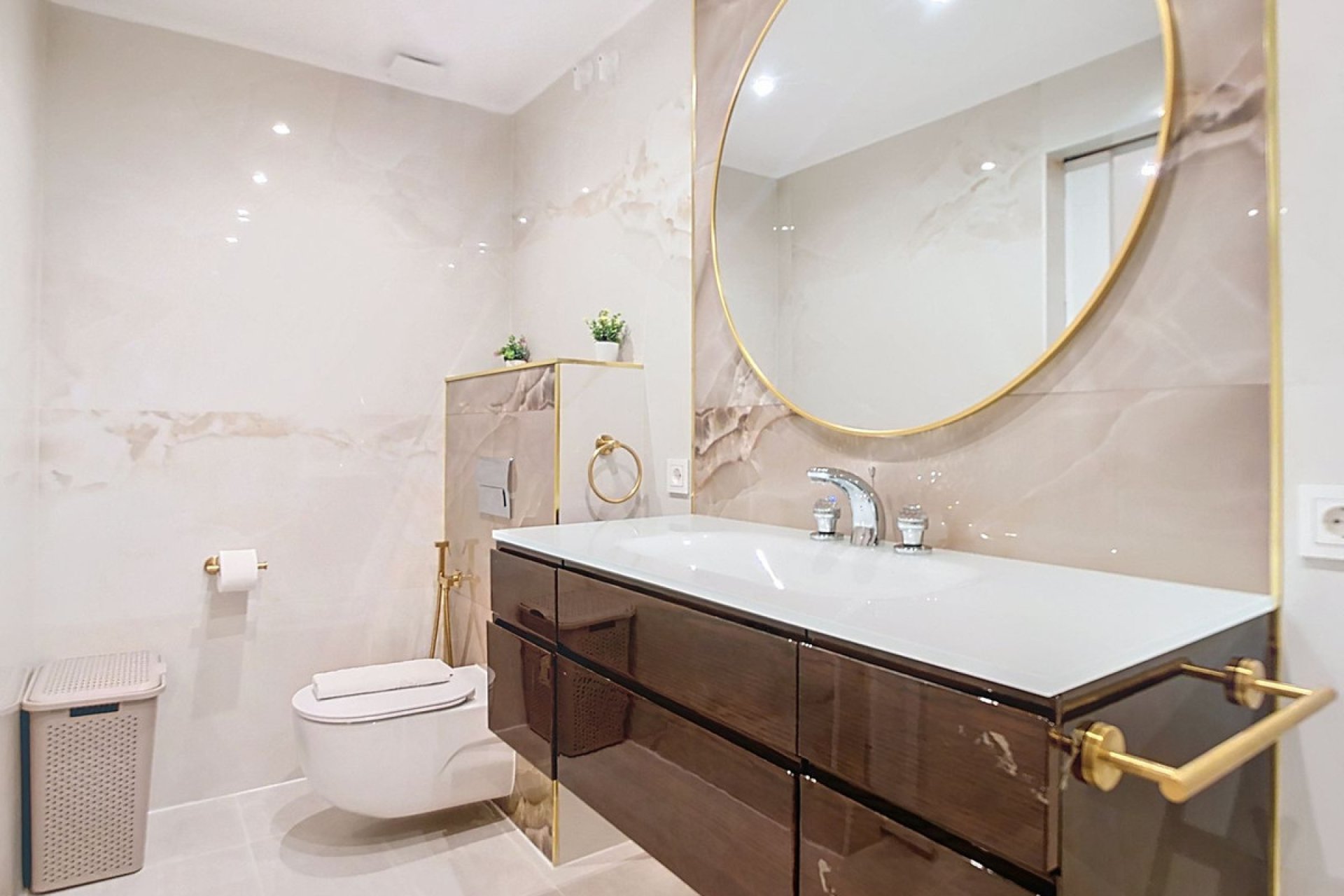 Resale - Apartment - Middle Floor Apartment - Estepona - Estepona Centro