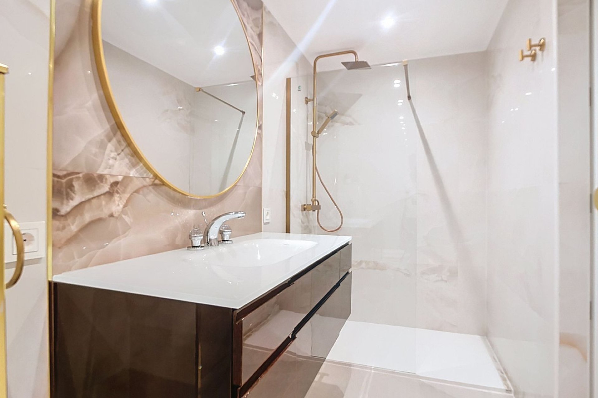 Resale - Apartment - Middle Floor Apartment - Estepona - Estepona Centro