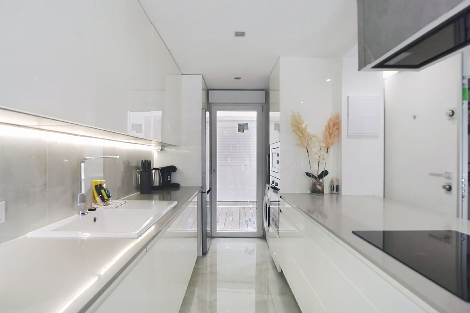 Resale - Apartment - Middle Floor Apartment - Estepona - Estepona Centro