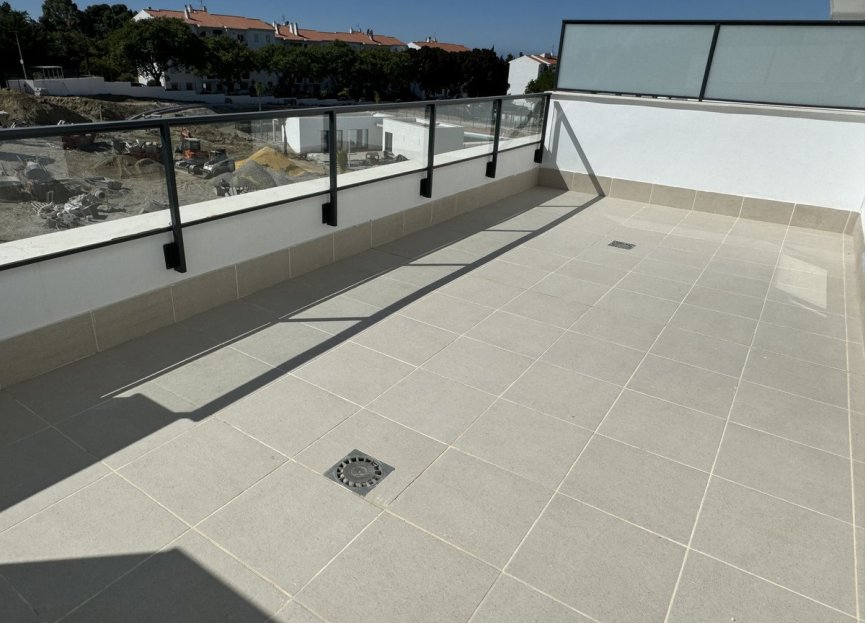 Resale - Apartment - Middle Floor Apartment - Estepona - Estepona Centro