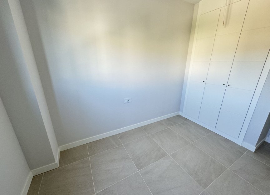 Resale - Apartment - Middle Floor Apartment - Estepona - Estepona Centro