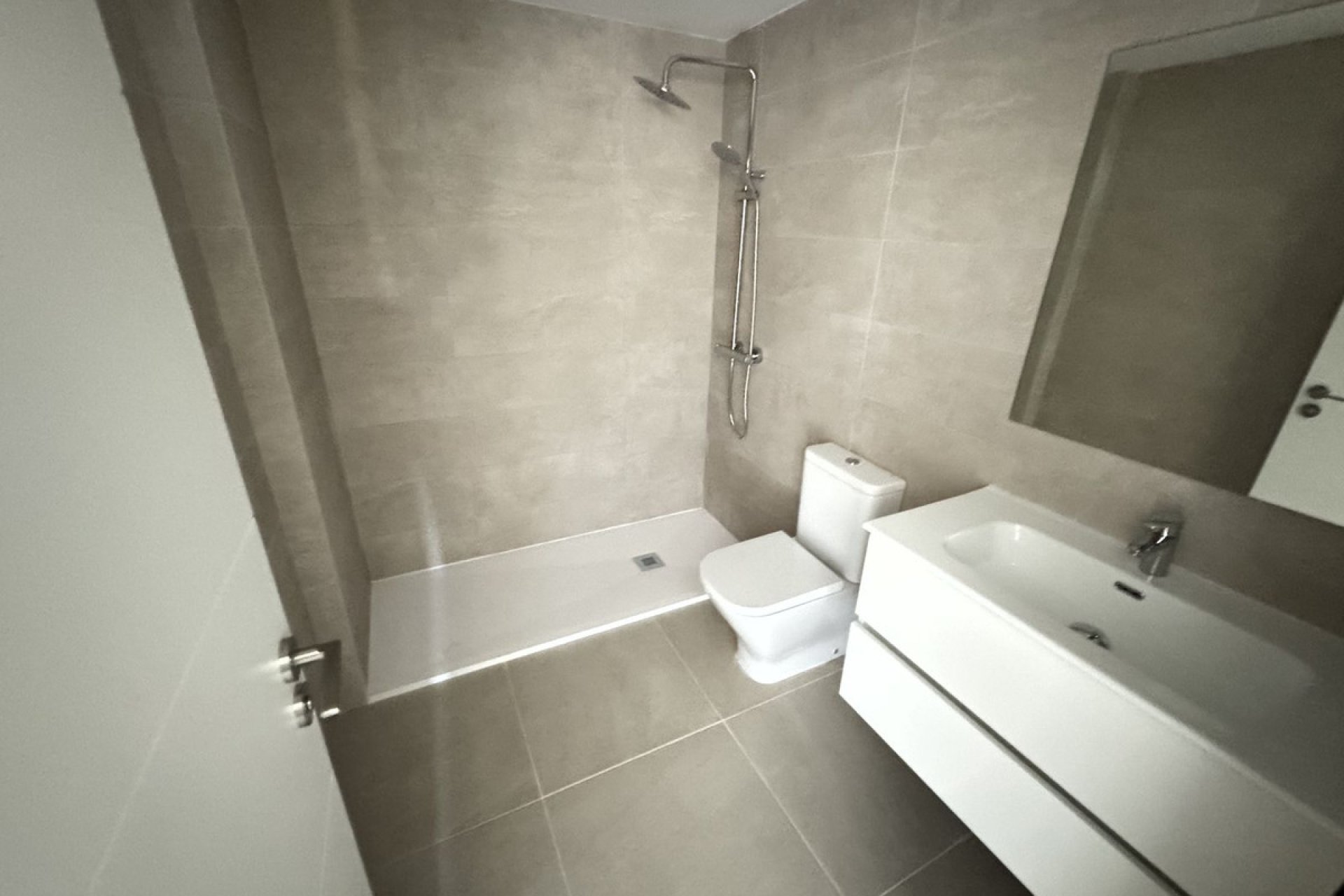 Resale - Apartment - Middle Floor Apartment - Estepona - Estepona Centro