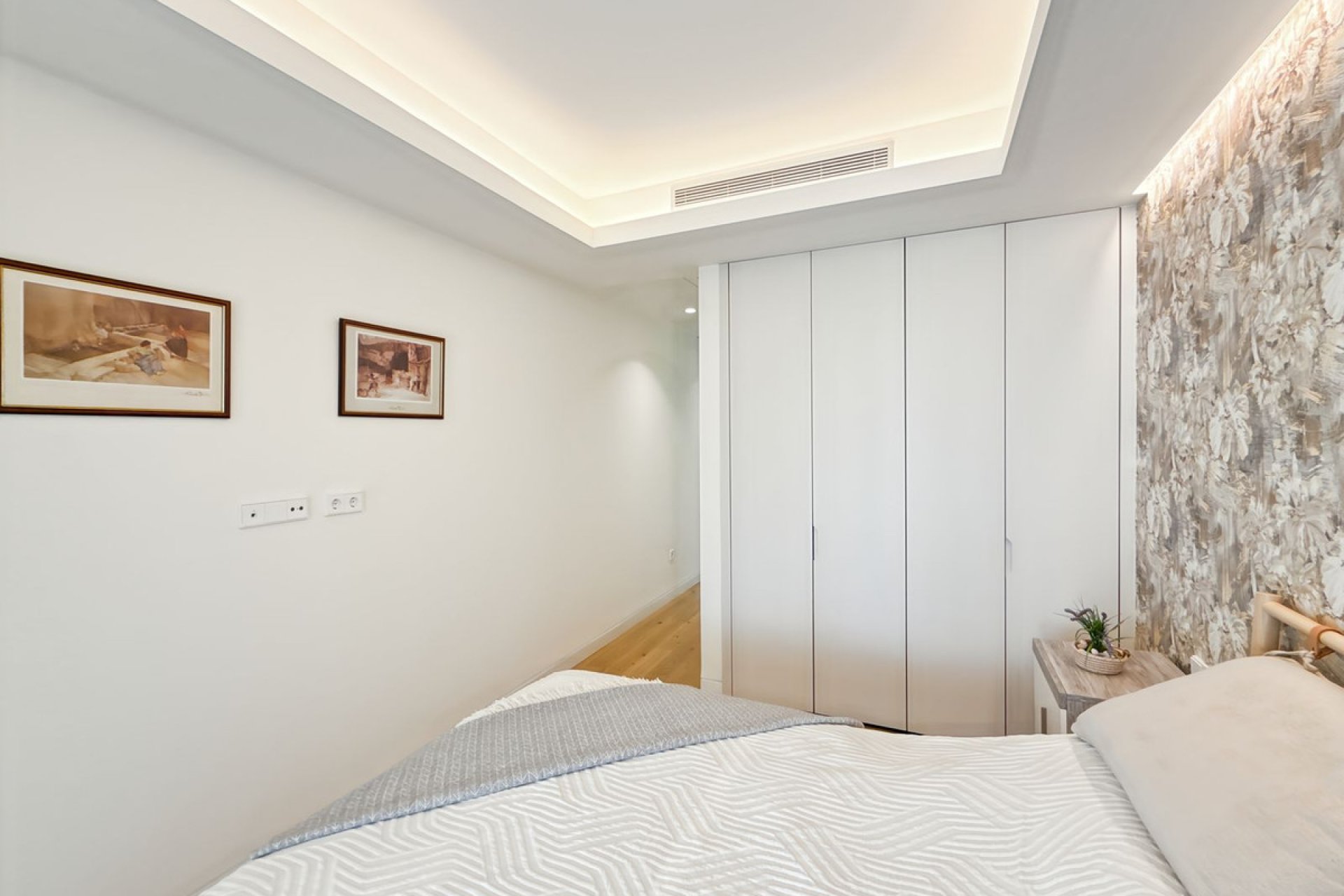 Resale - Apartment - Middle Floor Apartment - Estepona - Estepona Centro