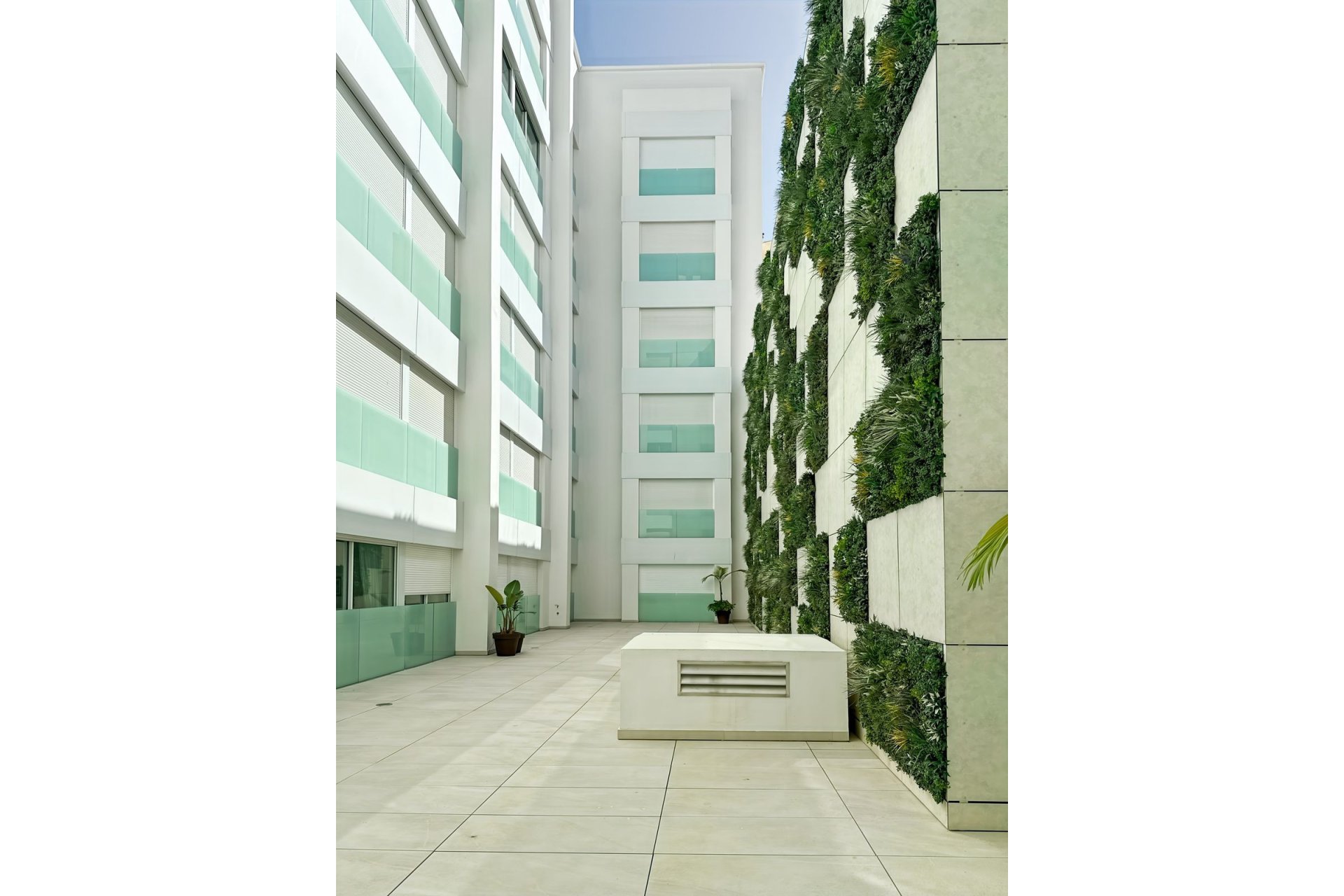 Resale - Apartment - Middle Floor Apartment - Estepona - Estepona Centro