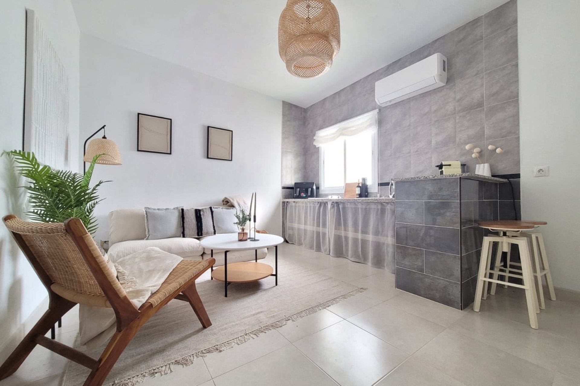 Resale - Apartment - Middle Floor Apartment - Estepona - Estepona Centro