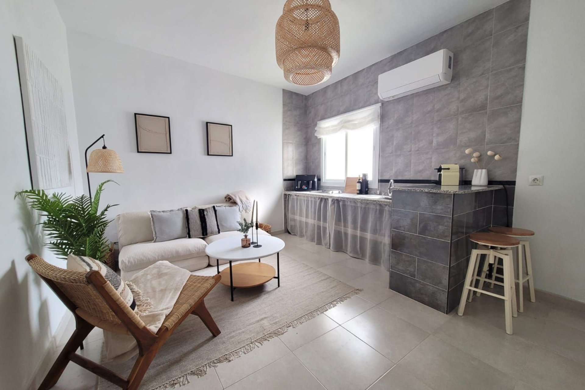 Resale - Apartment - Middle Floor Apartment - Estepona - Estepona Centro