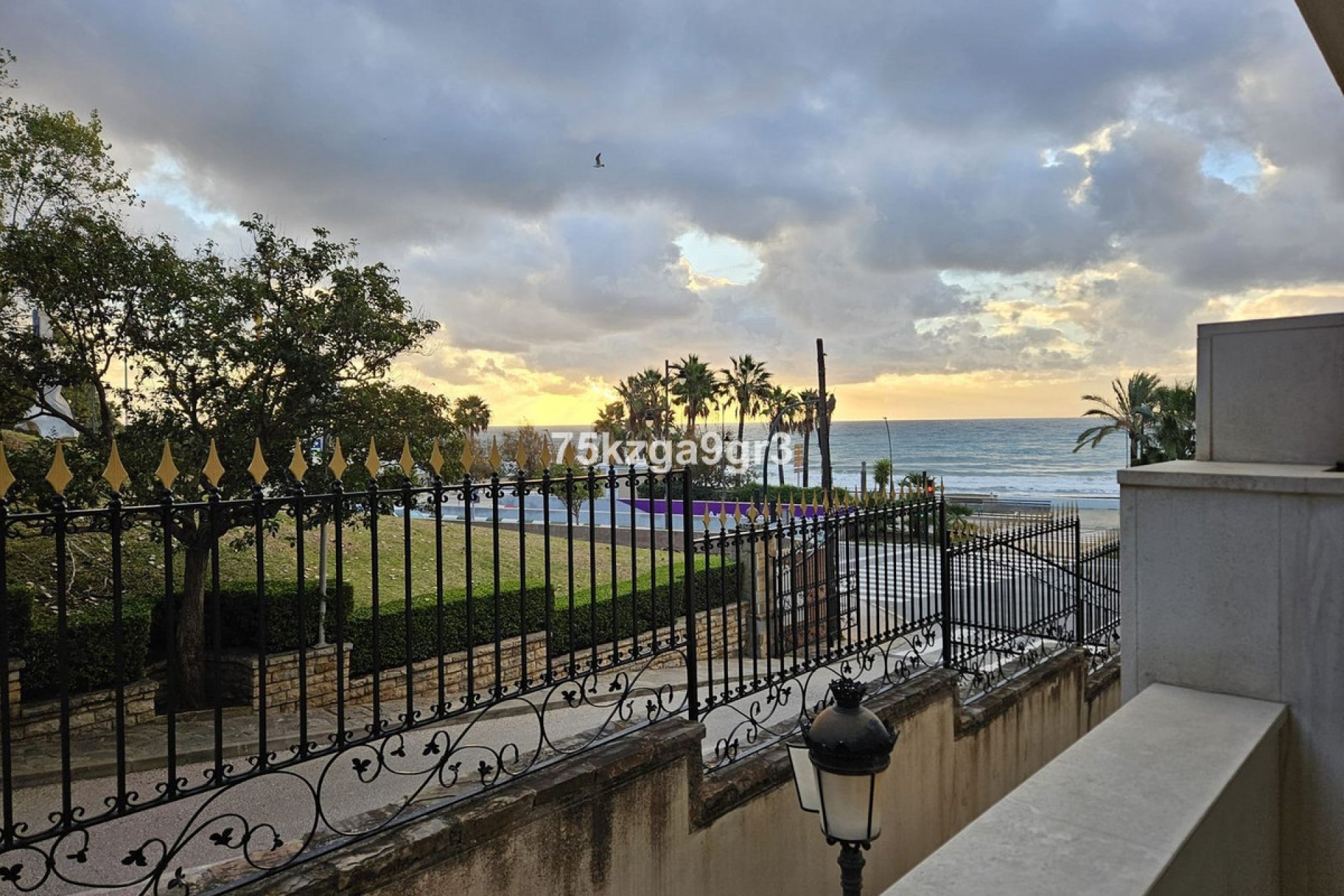 Resale - Apartment - Middle Floor Apartment - Estepona - Estepona Centro