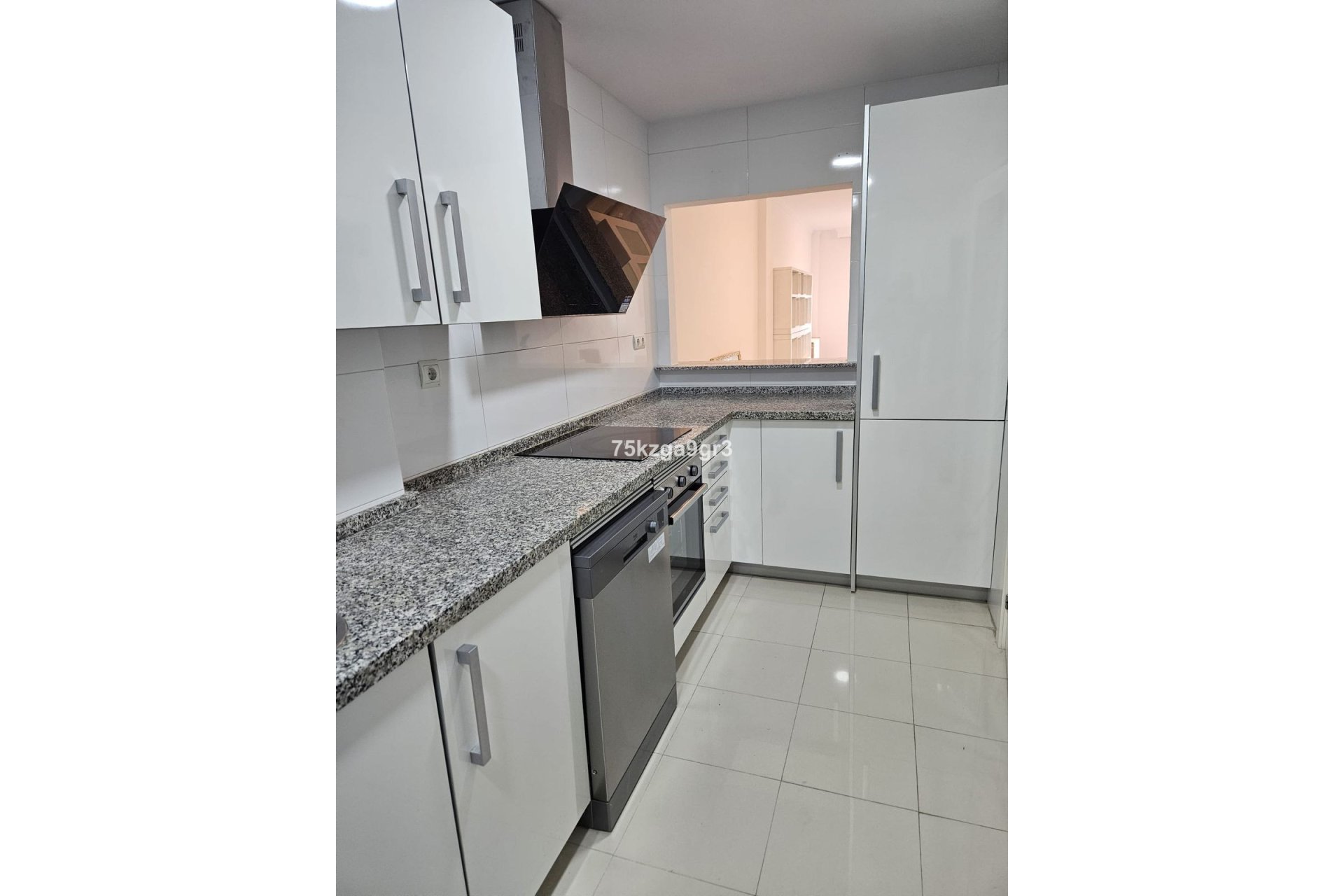 Resale - Apartment - Middle Floor Apartment - Estepona - Estepona Centro