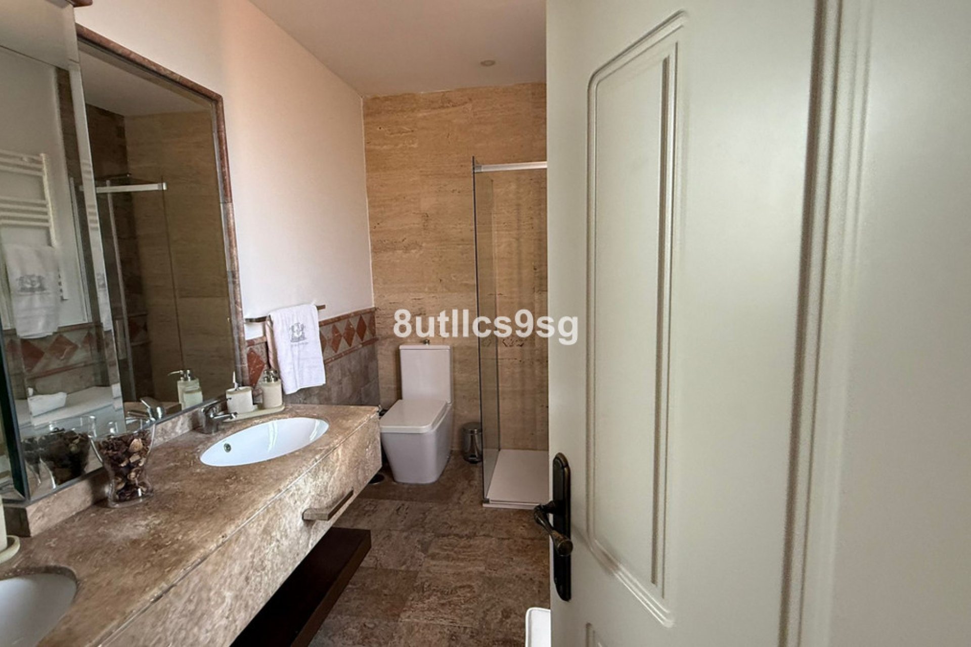 Resale - Apartment - Middle Floor Apartment - Estepona - Estepona Centro