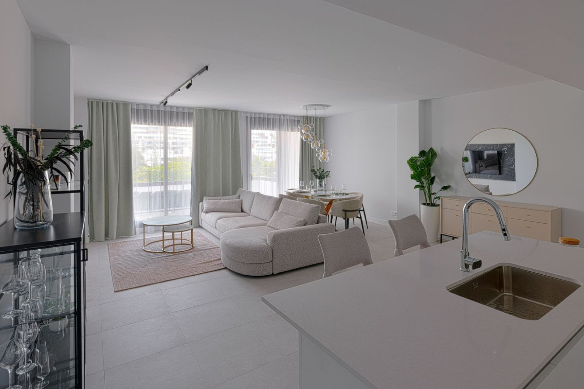 Resale - Apartment - Middle Floor Apartment - Estepona - Estepona Centro