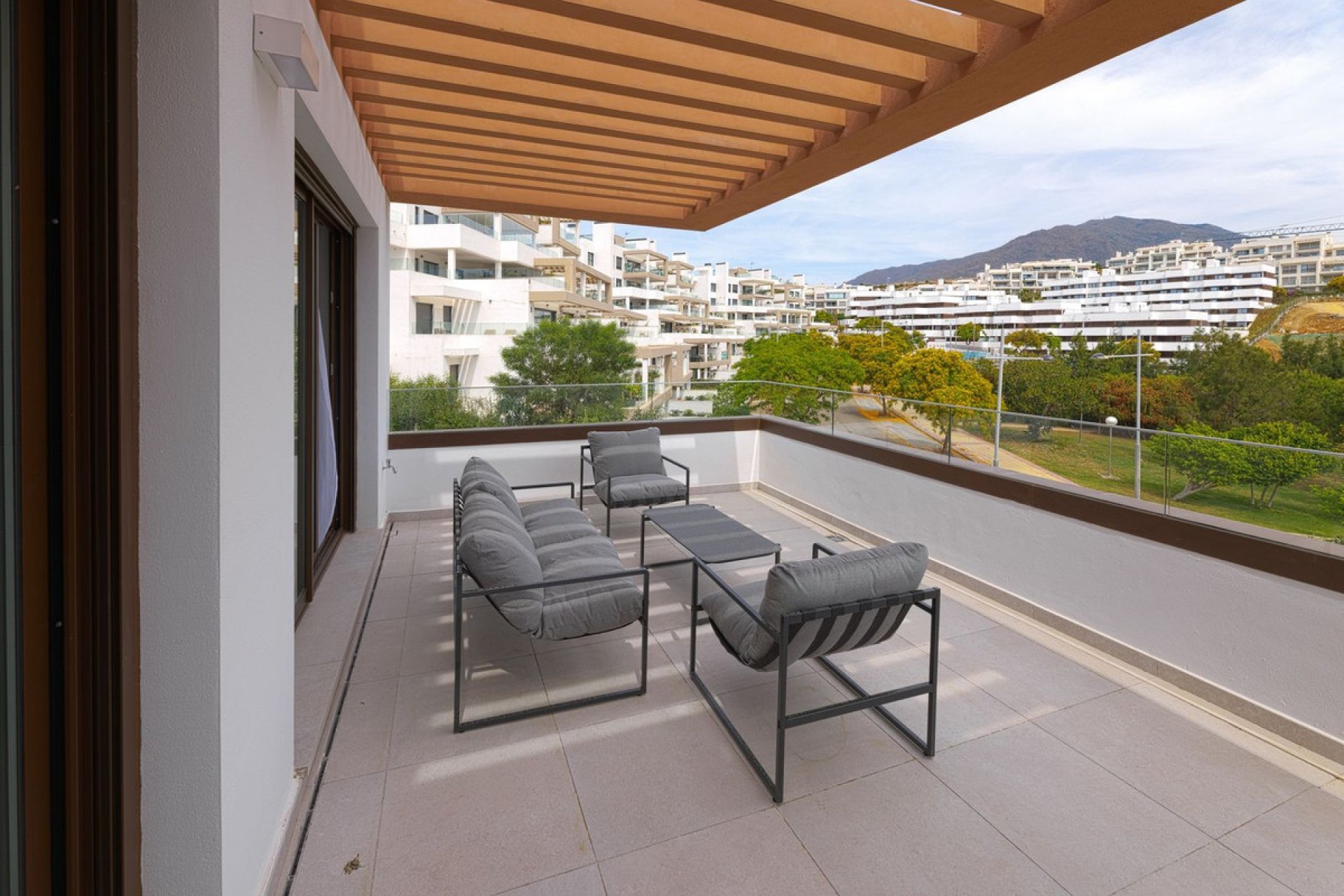 Resale - Apartment - Middle Floor Apartment - Estepona - Estepona Centro