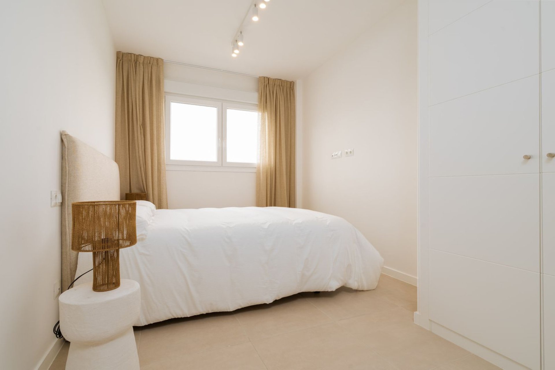 Resale - Apartment - Middle Floor Apartment - Estepona - Estepona Centro