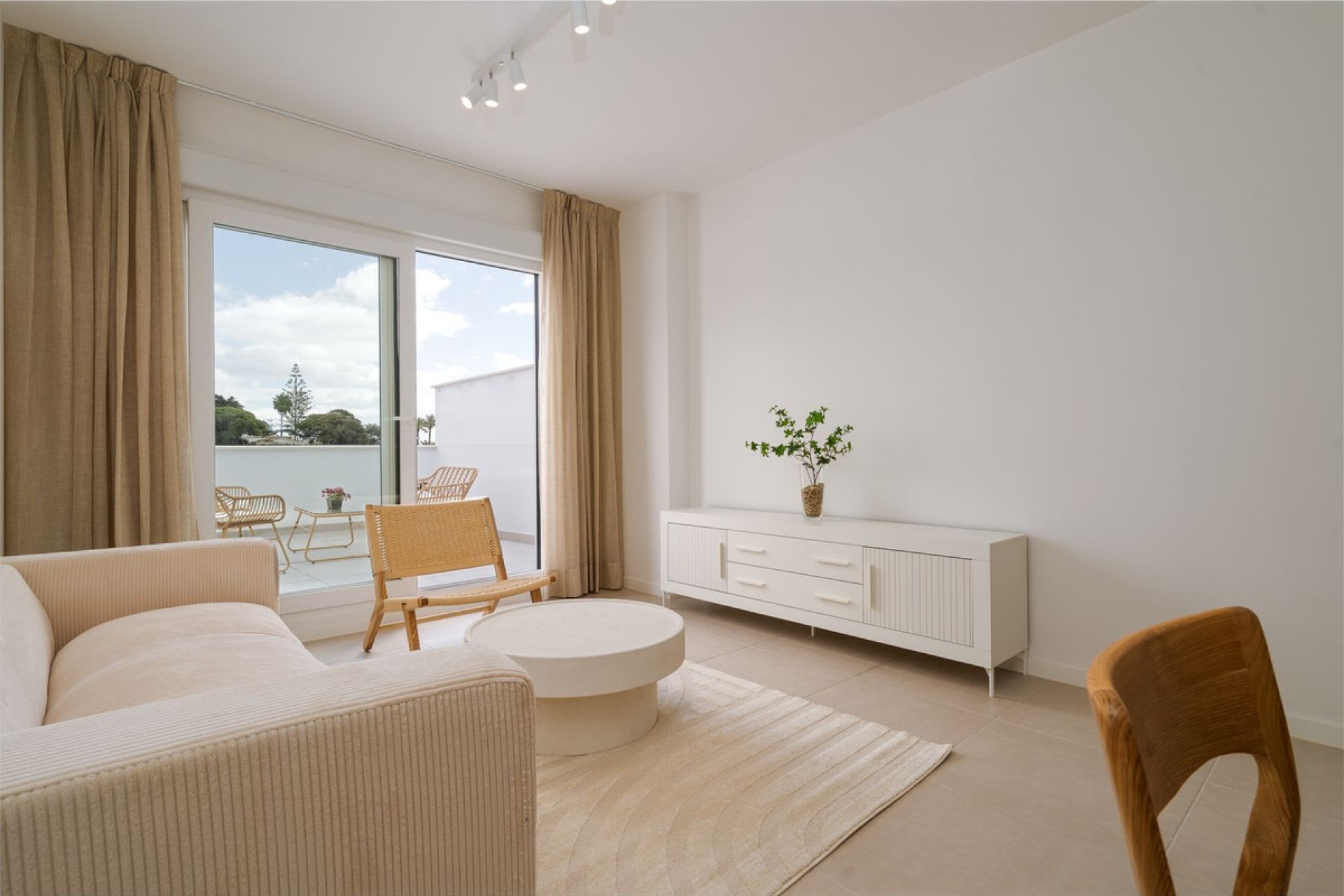 Resale - Apartment - Middle Floor Apartment - Estepona - Estepona Centro