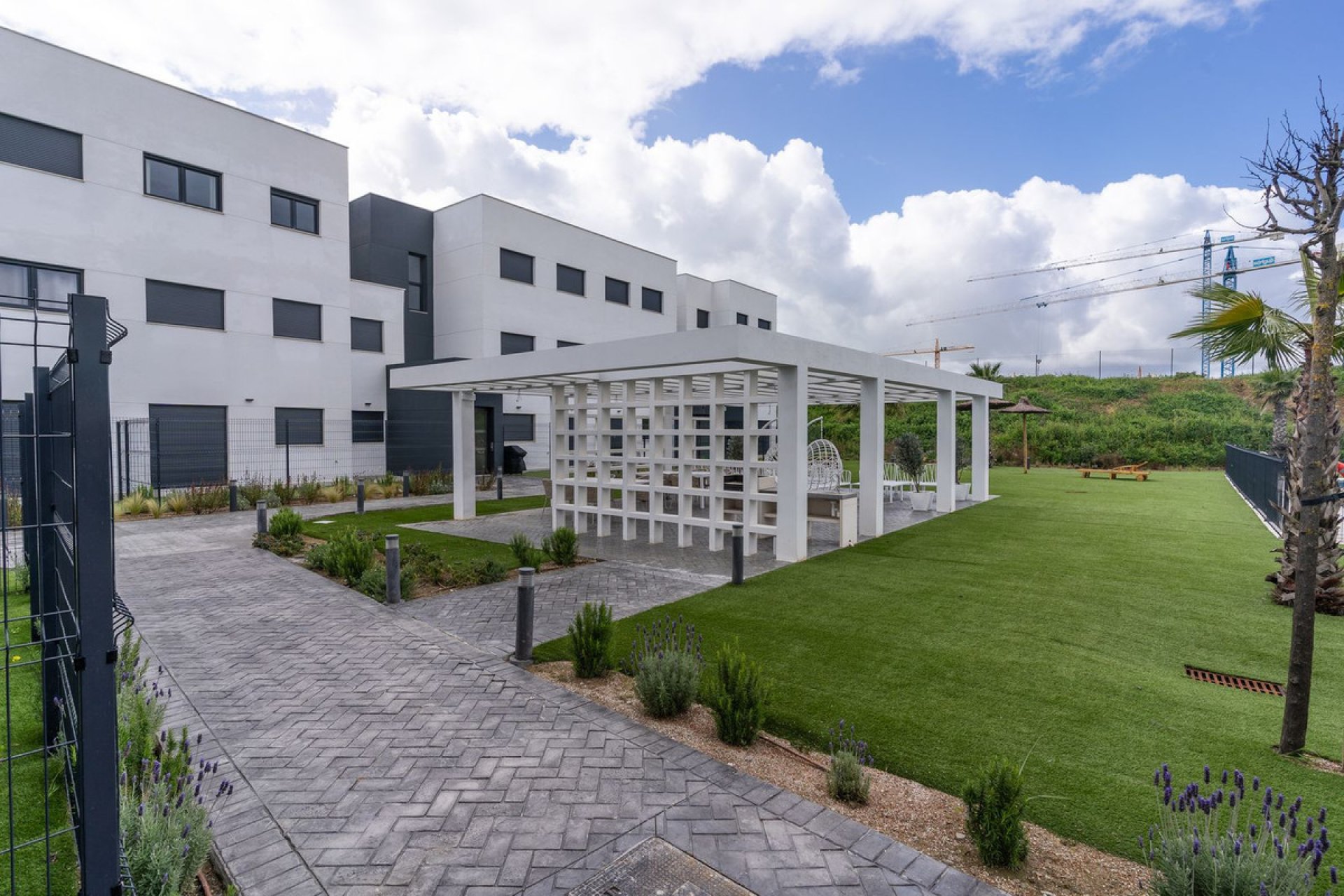 Resale - Apartment - Middle Floor Apartment - Estepona - Estepona Centro