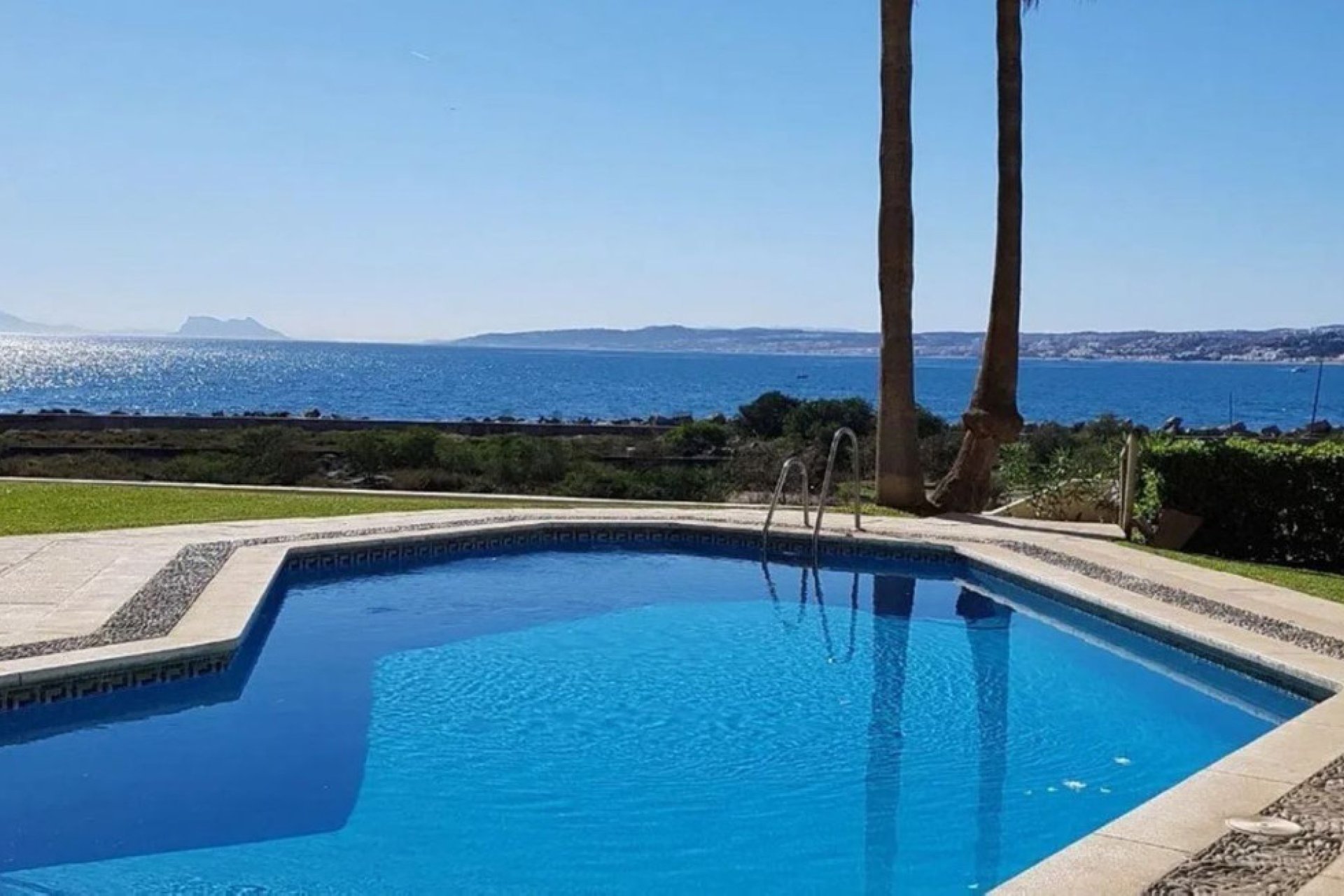 Resale - Apartment - Middle Floor Apartment - Estepona - Estepona Centro