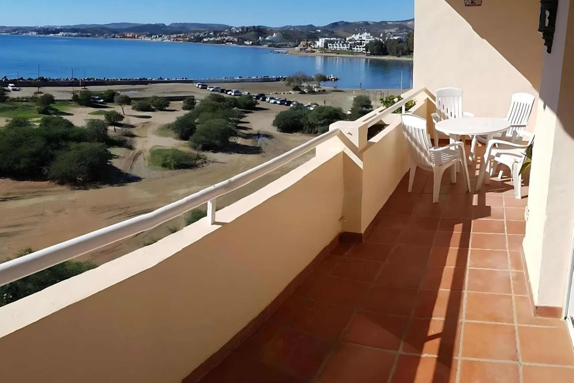 Resale - Apartment - Middle Floor Apartment - Estepona - Estepona Centro