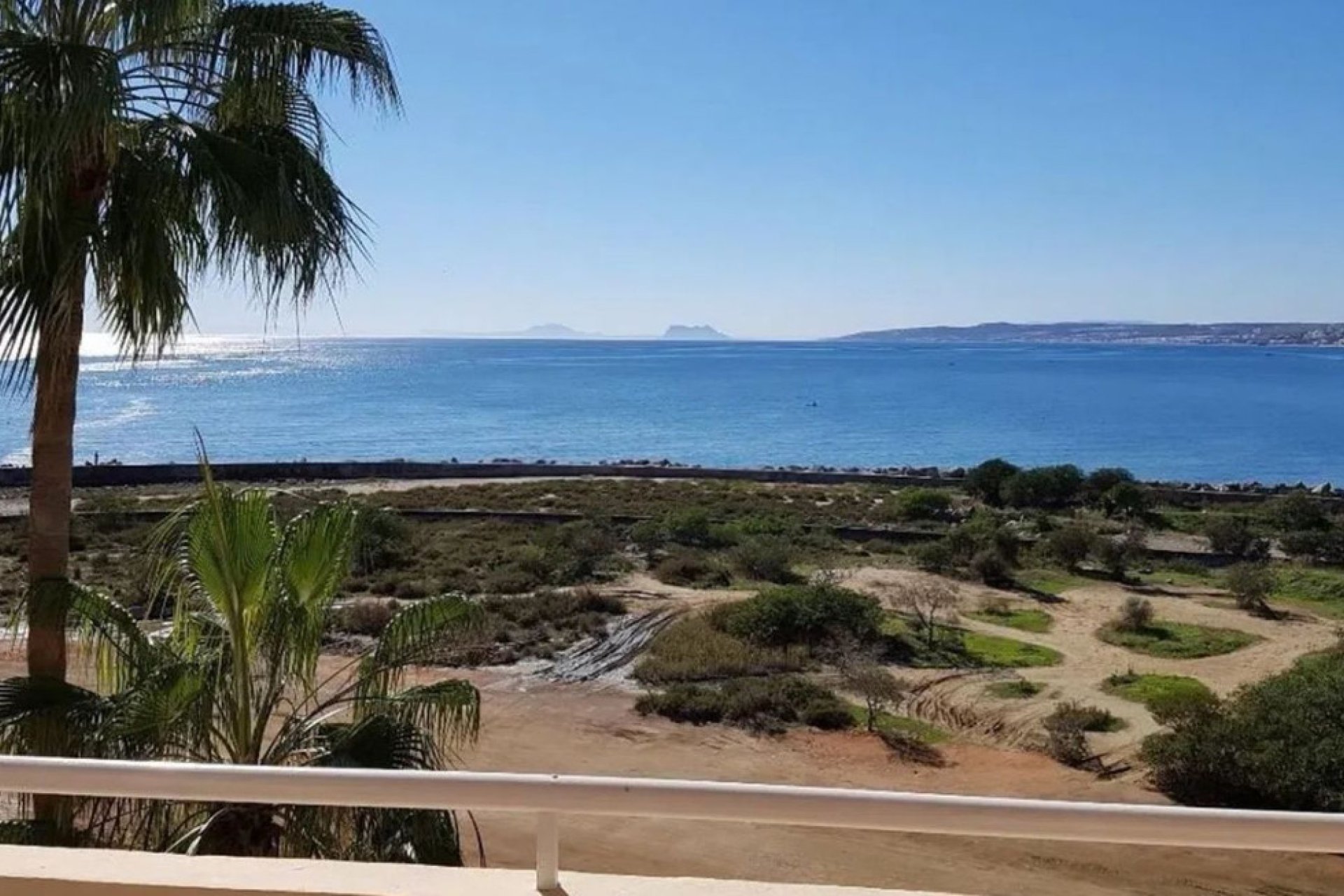 Resale - Apartment - Middle Floor Apartment - Estepona - Estepona Centro