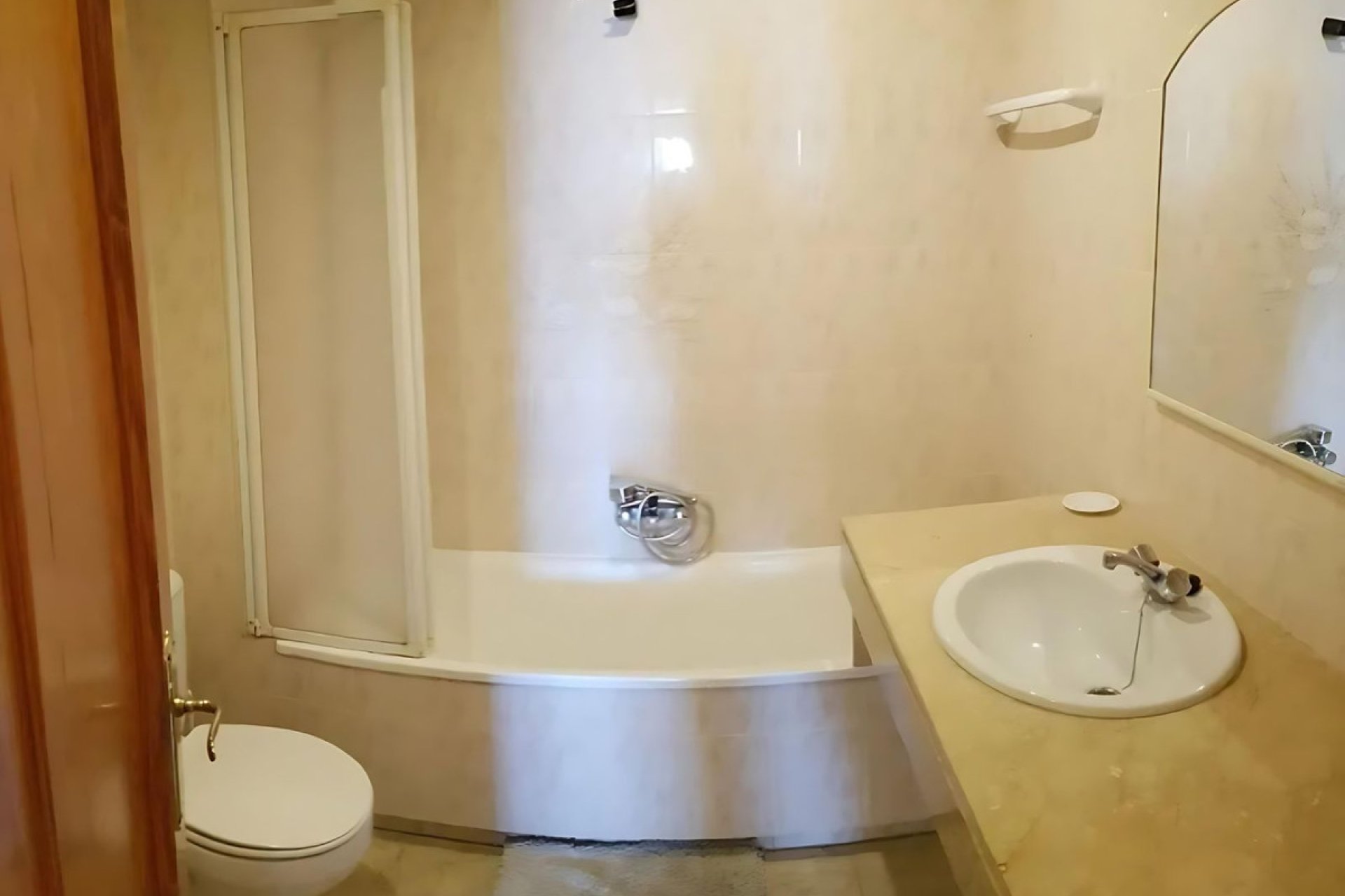 Resale - Apartment - Middle Floor Apartment - Estepona - Estepona Centro