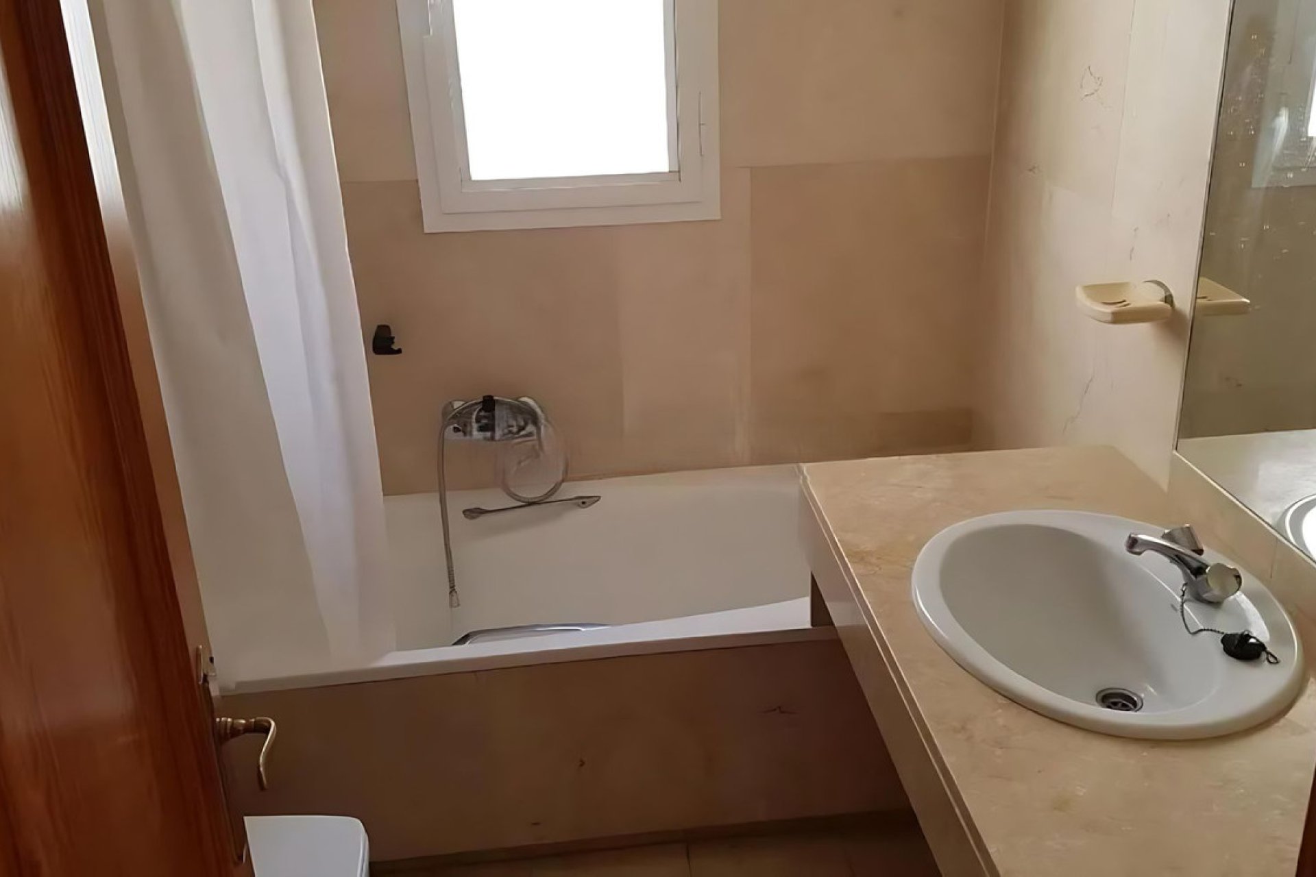 Resale - Apartment - Middle Floor Apartment - Estepona - Estepona Centro