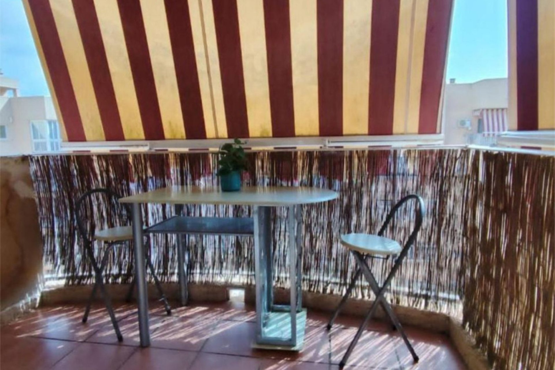 Resale - Apartment - Middle Floor Apartment - Estepona - Estepona Centro