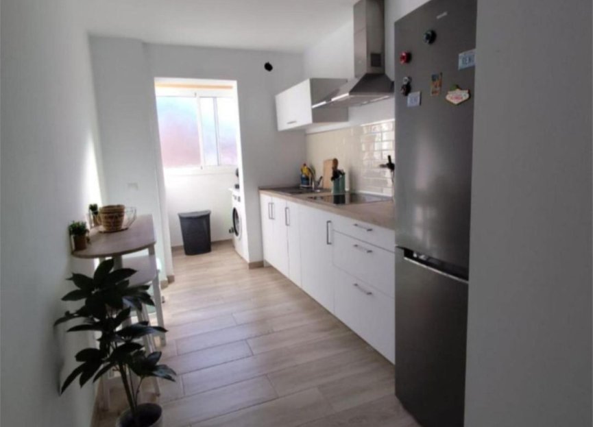 Resale - Apartment - Middle Floor Apartment - Estepona - Estepona Centro